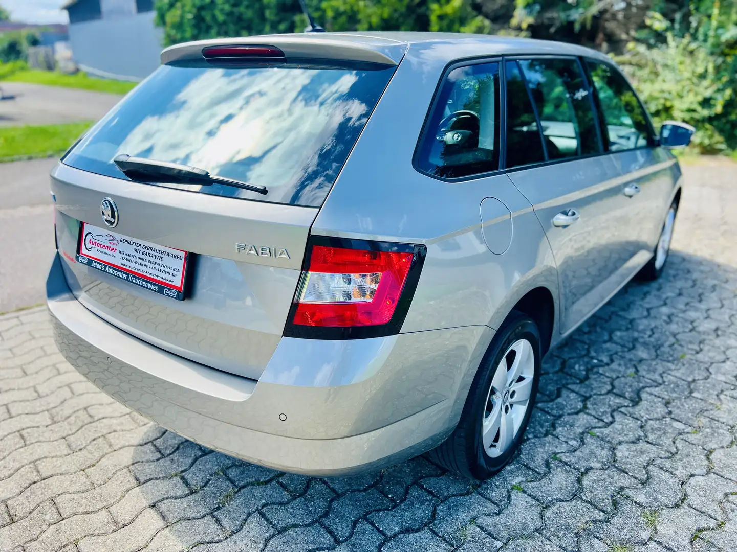 Skoda Fabia Style, Automatik Beige - 2