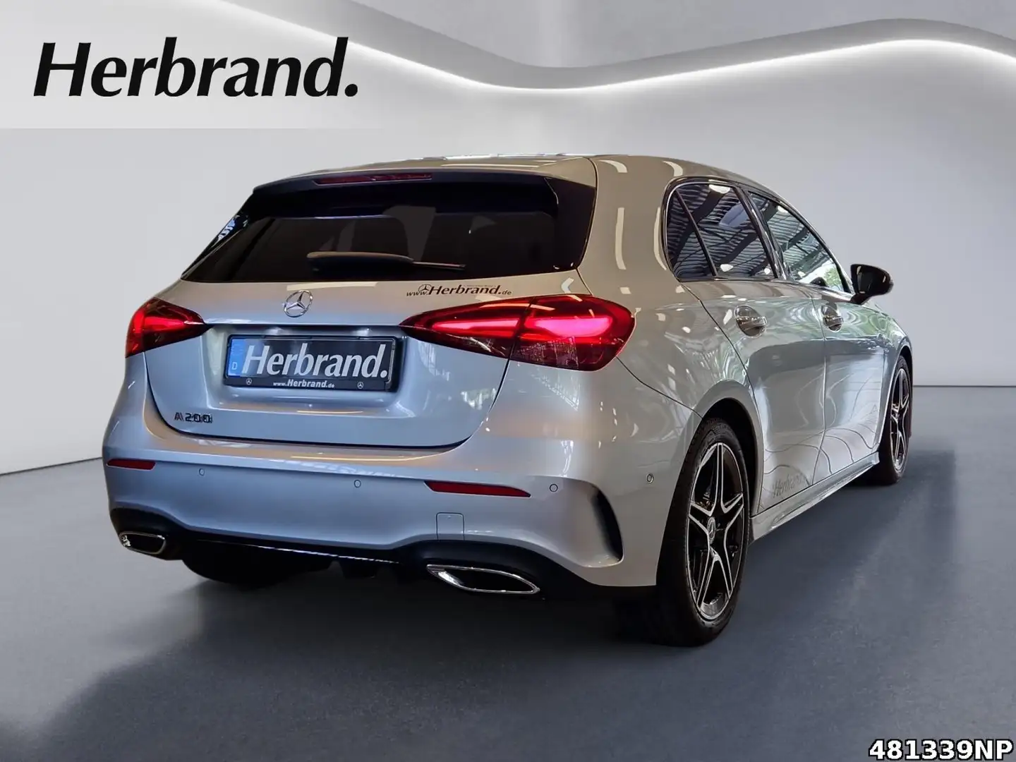 Mercedes-Benz A 200 Kompaktlimousine +AMG+DISTRONIC+MULTIBEAM+ Silber - 2