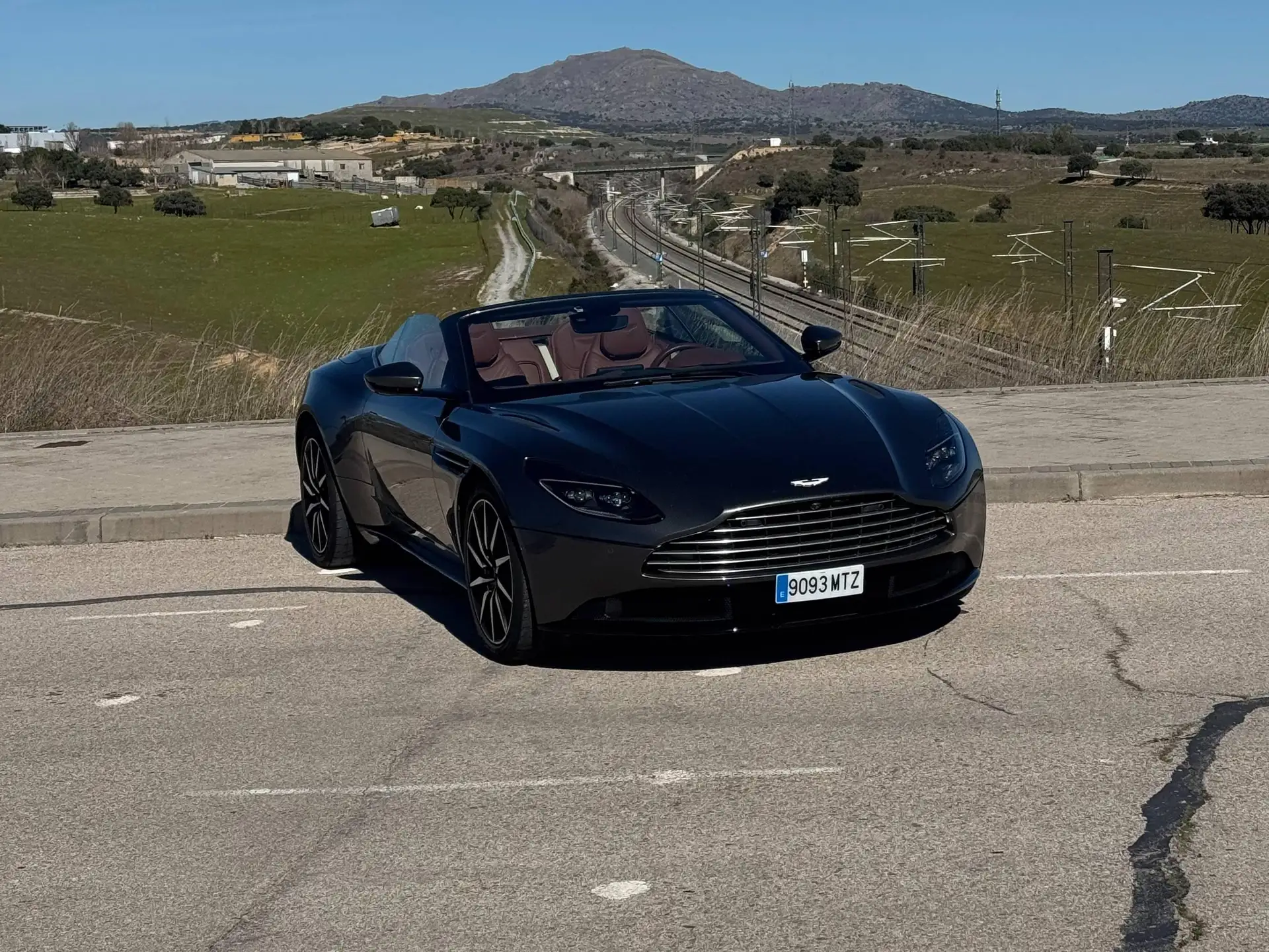 애스턴마틴 DB11 V8 2018 블랙 사진 4