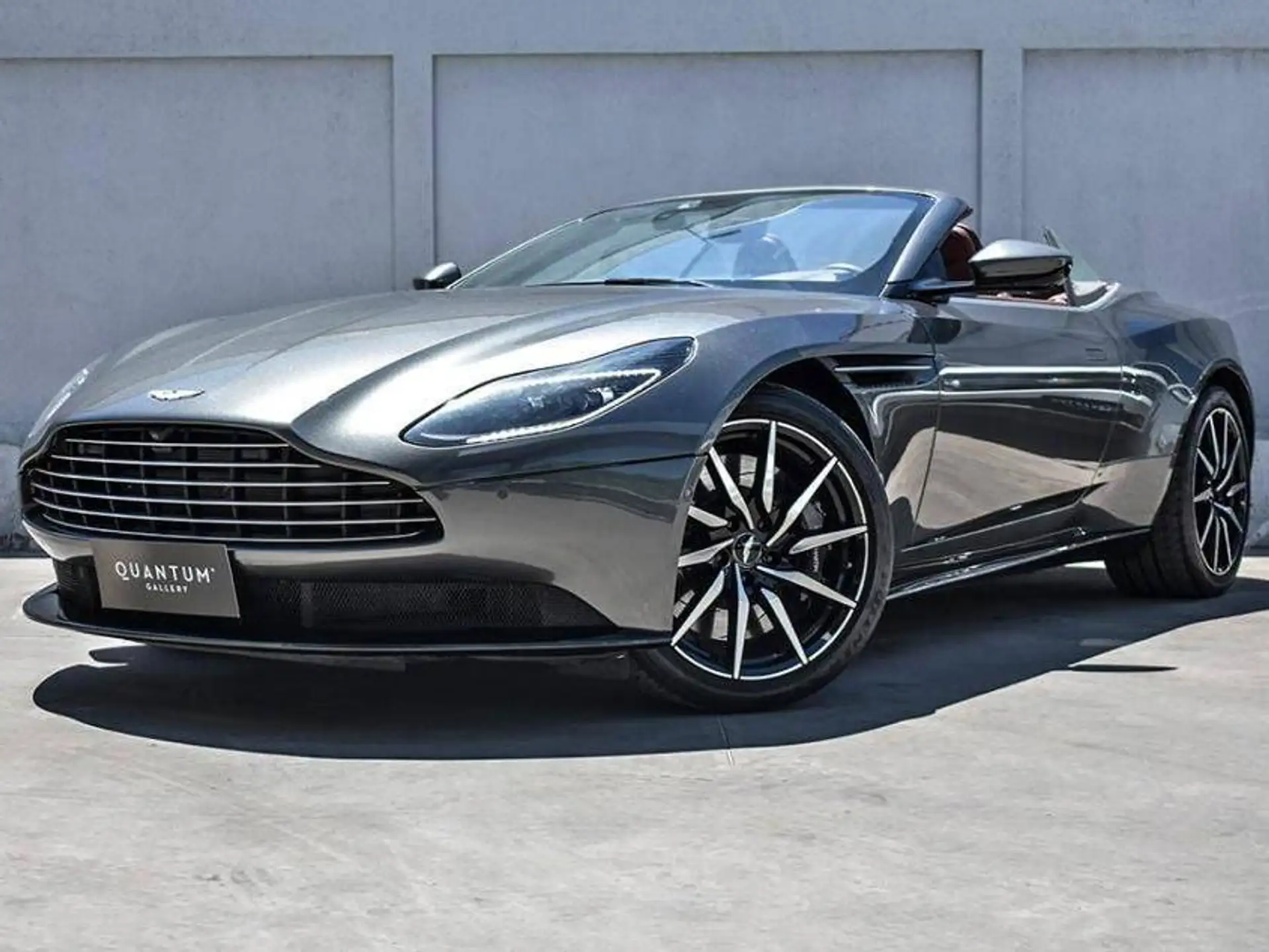 애스턴마틴 DB11 V8 2018 블랙 사진 2