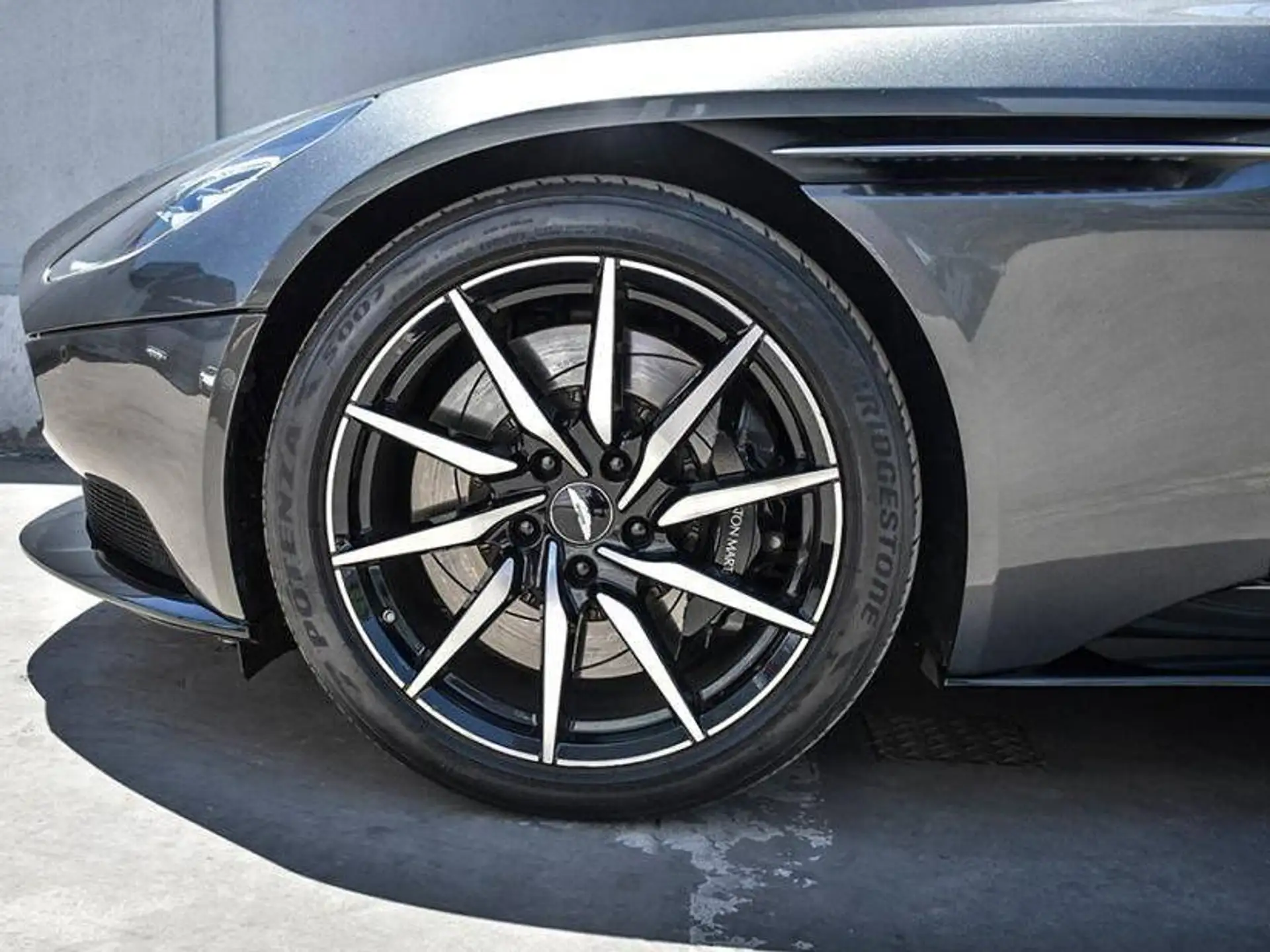 애스턴마틴 DB11 V8 2018 블랙 사진 7
