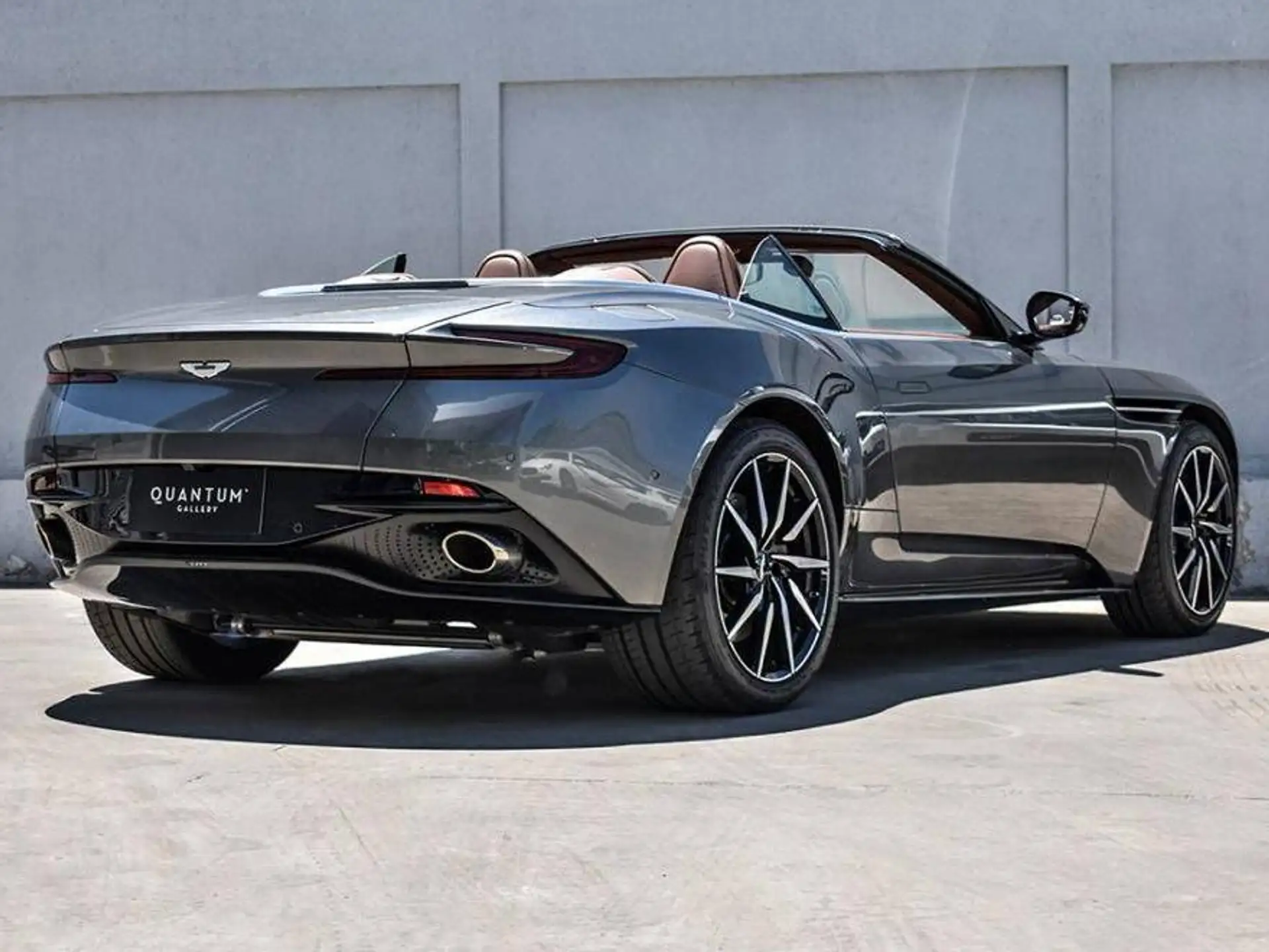 애스턴마틴 DB11 V8 2018 블랙 사진 1