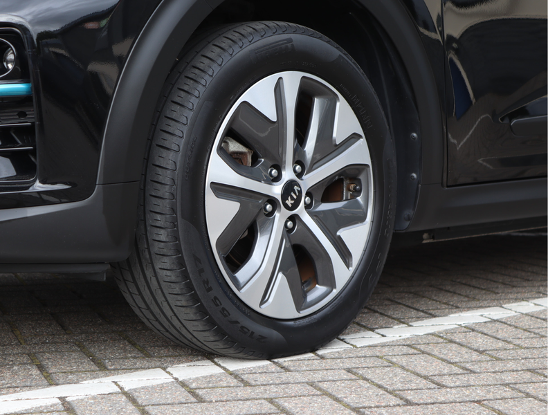 Kia e-Niro ExecutiveLine 64 kWh | Camera | Keyless | ACC | Or — photo 11