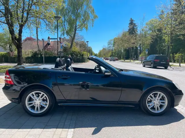 Mercedes-Benz SLK view 8