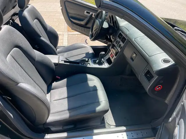Mercedes-Benz SLK view 13