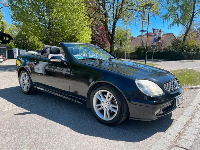 Mercedes-Benz SLK view 9