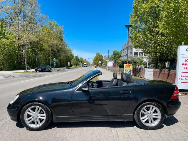 Mercedes-Benz SLK view 3