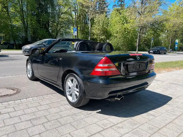 Mercedes-Benz SLK view 4
