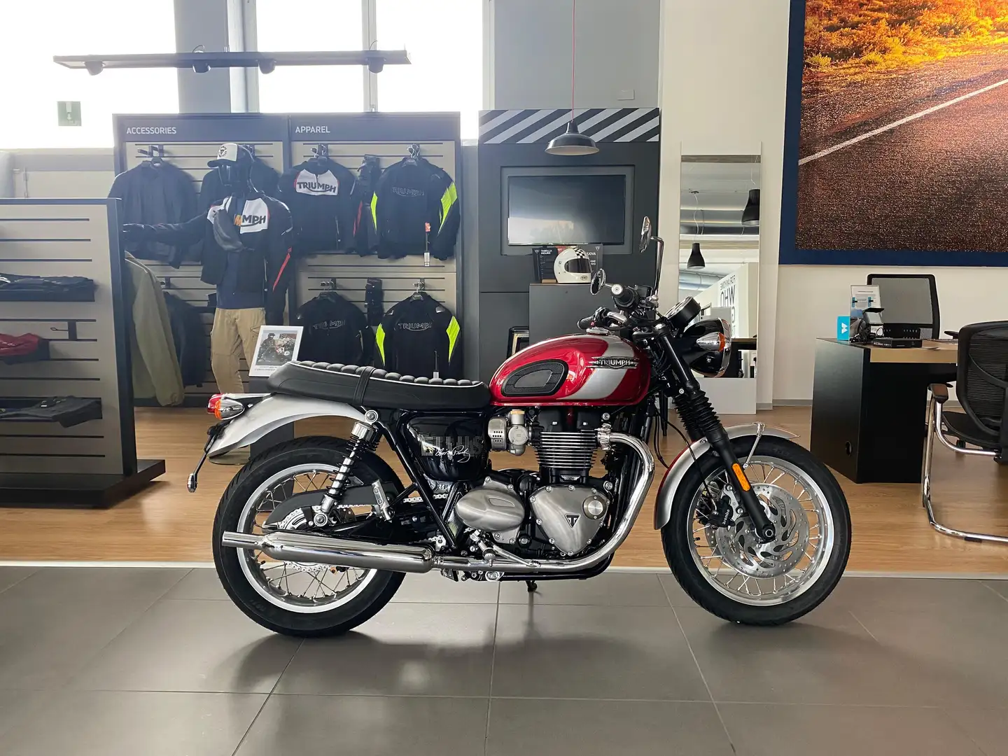 Triumph Bonneville T120 ELVIS PRESLEY LIMITED EDITION Red - 1