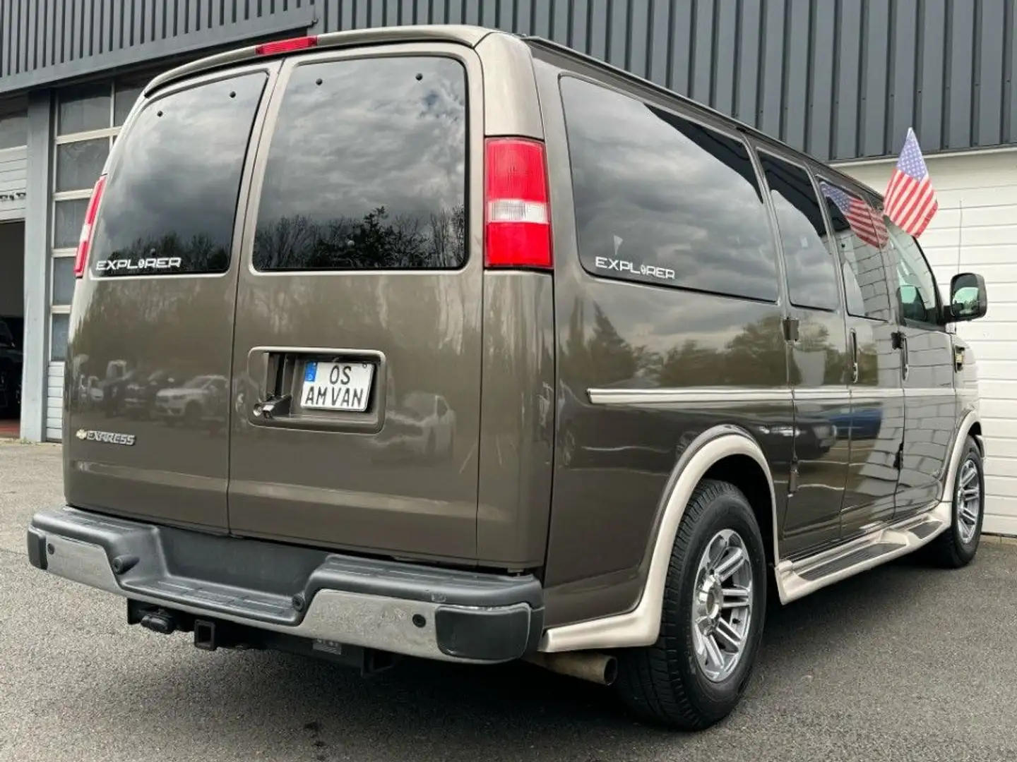 Chevrolet Express Chevy Van Explorer 6.0 Ltd 19er 2500er Gris - 2