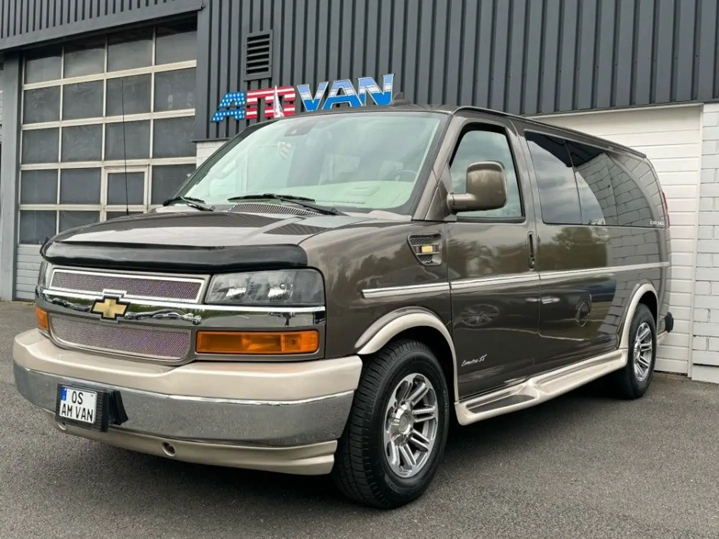 Chevrolet Express Chevy Van Explorer 6.0 Ltd. 19er 2500er Grau - 1