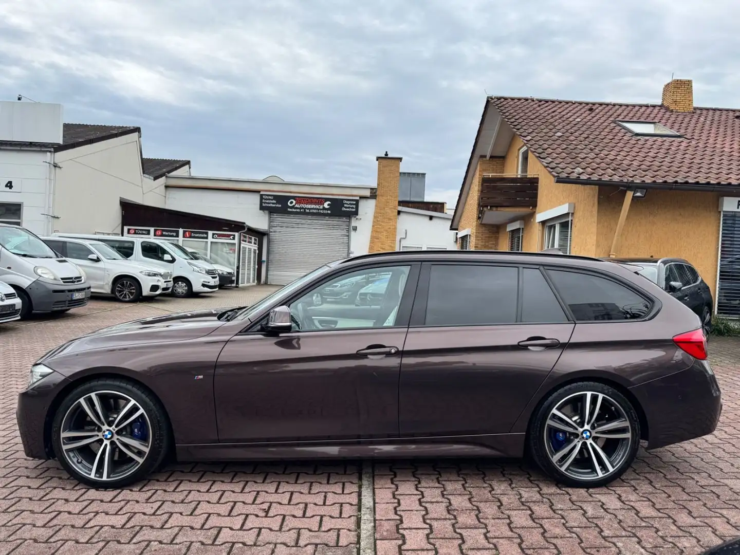 BMW 330 d Individual+HdUp+Pano+ACC+CAM+AHK+M-BREMSE Braun - 2