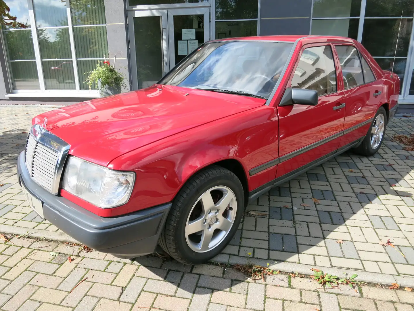 Mercedes-Benz E 200 Rot - 2