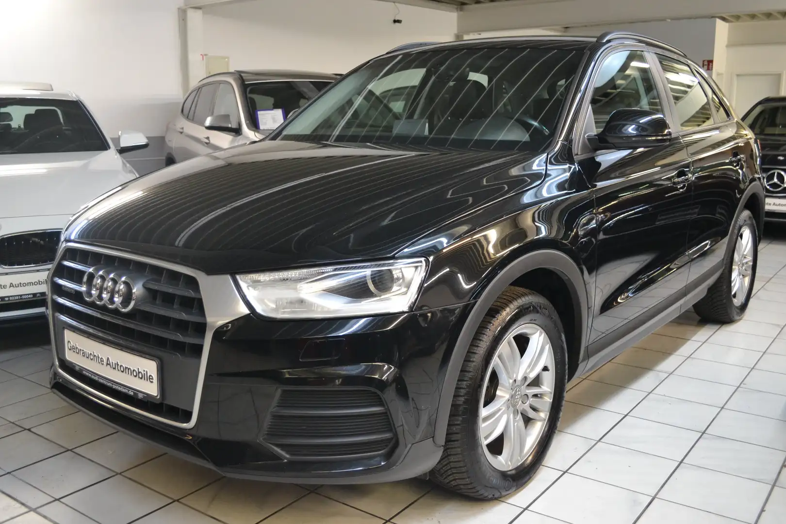 Audi Q3 2.0 TDI Quattro S-TRONIC* BI-XENON*NAVIGATION*AHK Nero - 1