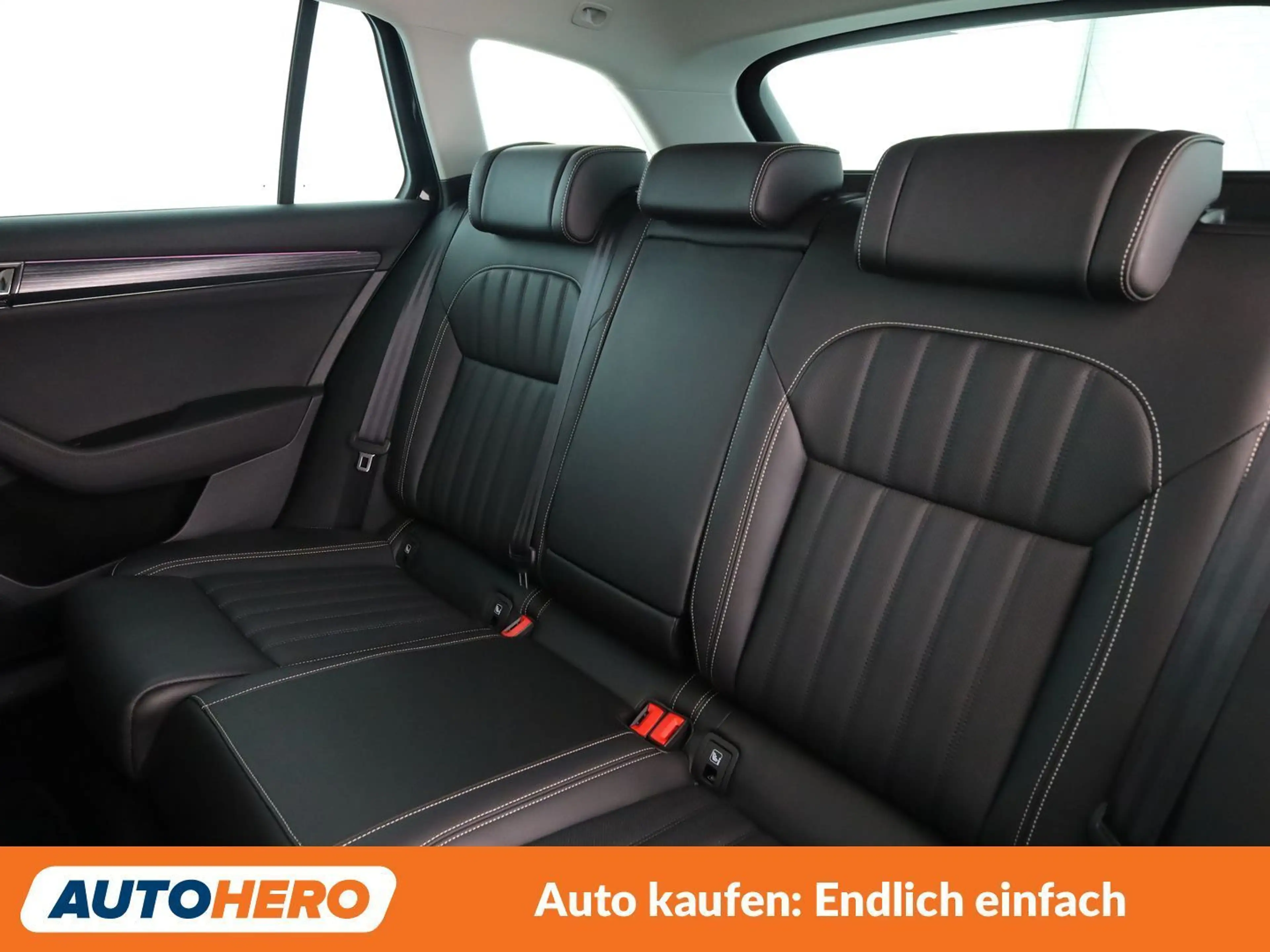 Skoda Superb 2.0 TDI Premium Edition — photo 14