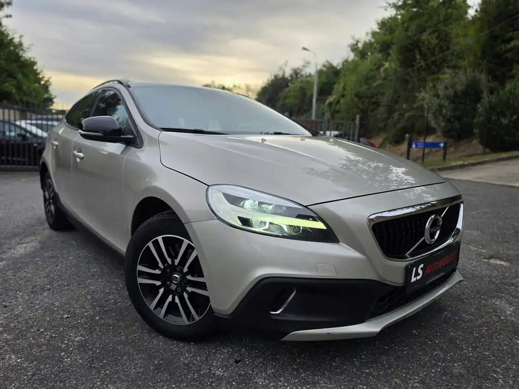 Volvo V40 Cross Country 2017 из Европы — купить под ключ
