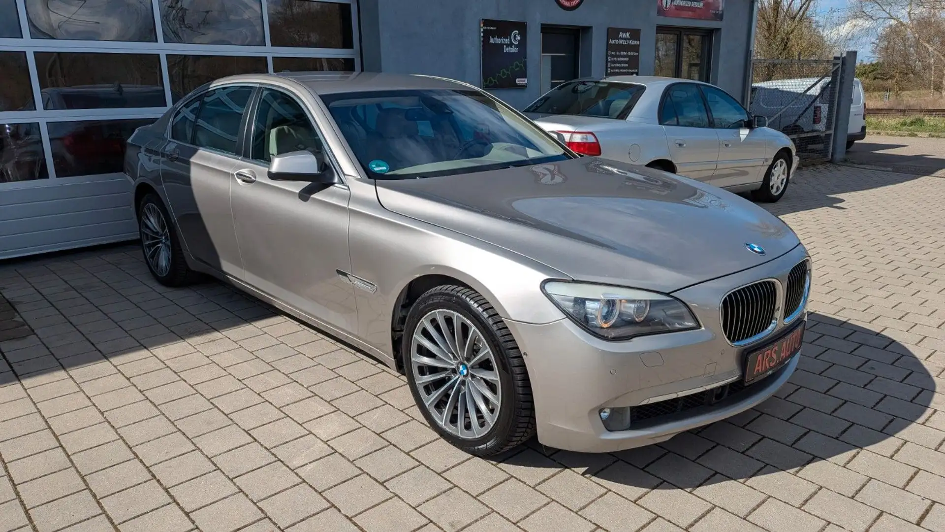 BMW 750 i ACC HUD Soft-Close Komf.Sitz Kamera KeyLess Argent - 2