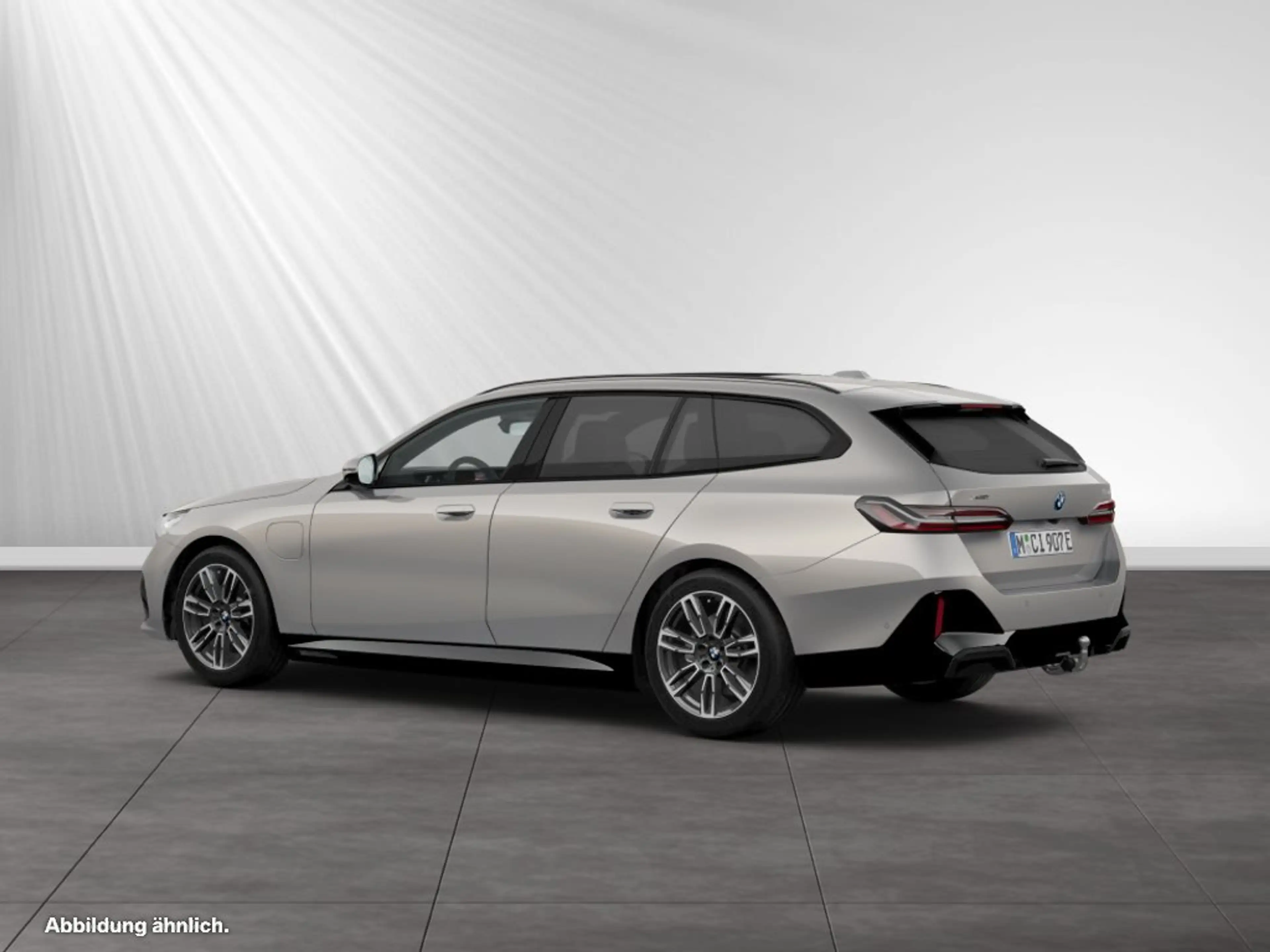 BMW 550 e xDrive Touring M Sport|AHK|Pano|Autobahnass. — photo 8