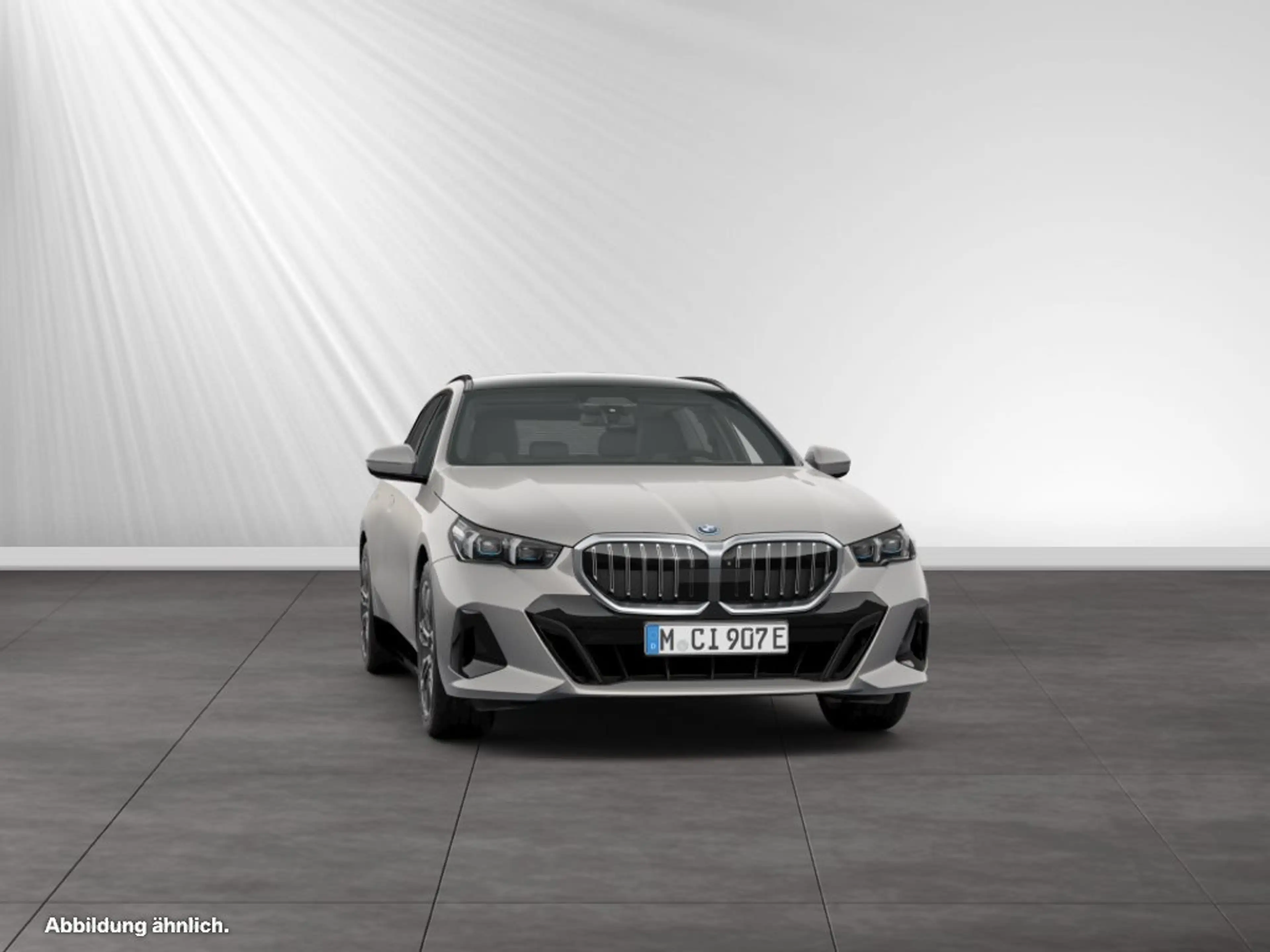 BMW 550 e xDrive Touring M Sport|AHK|Pano|Autobahnass. — photo 13