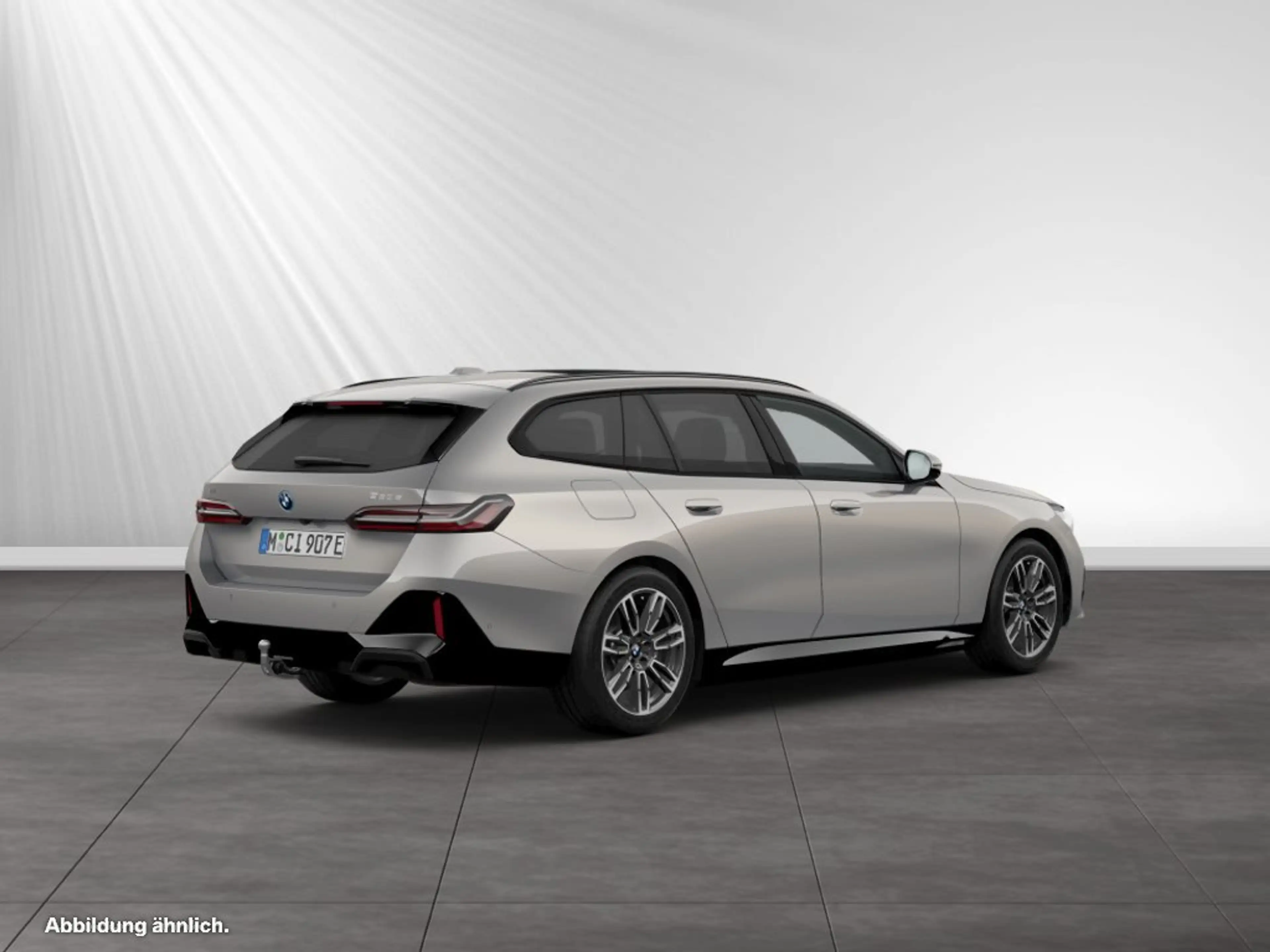 BMW 550 e xDrive Touring M Sport|AHK|Pano|Autobahnass. — photo 2