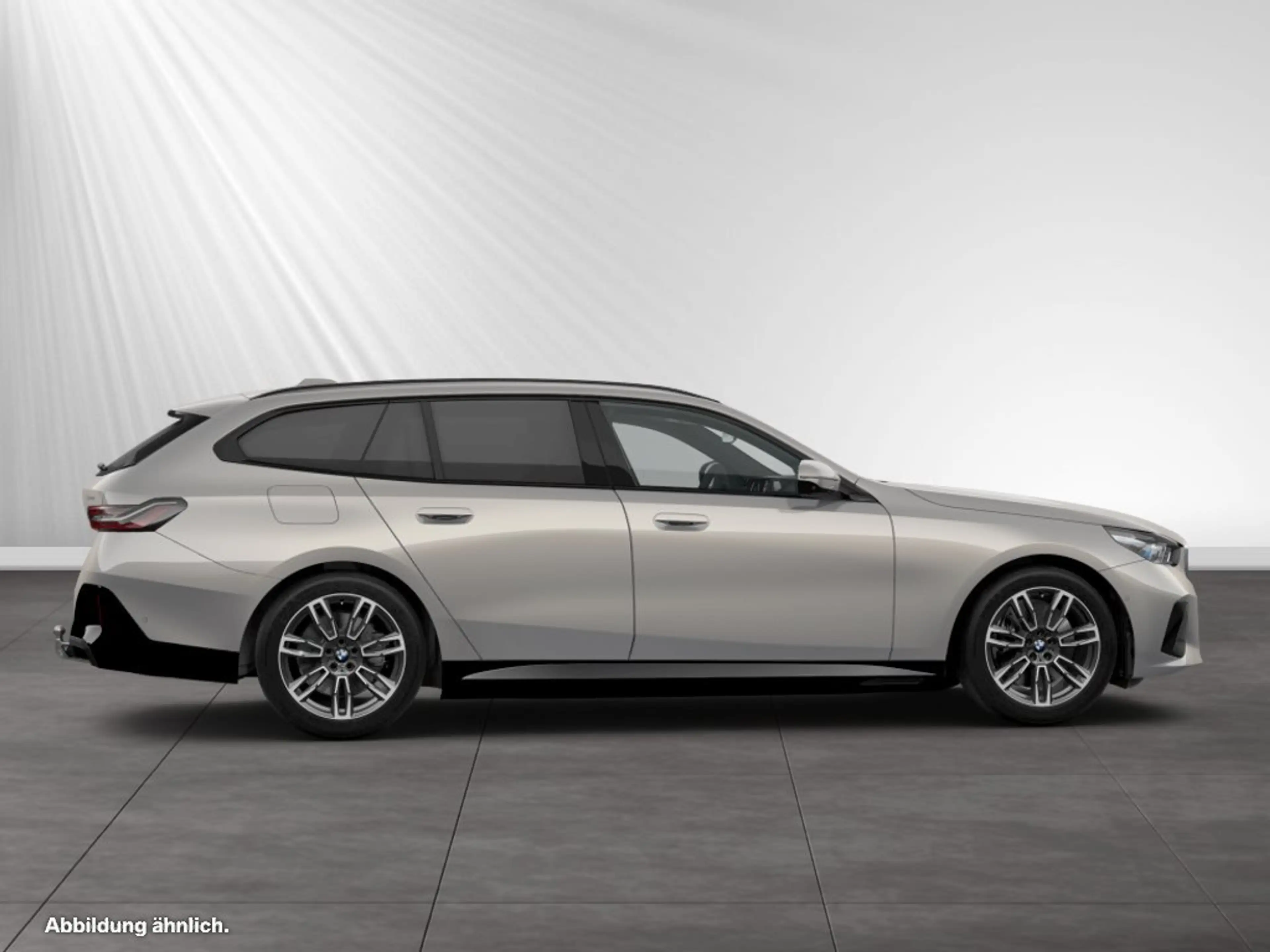 BMW 550 e xDrive Touring M Sport|AHK|Pano|Autobahnass. — photo 11