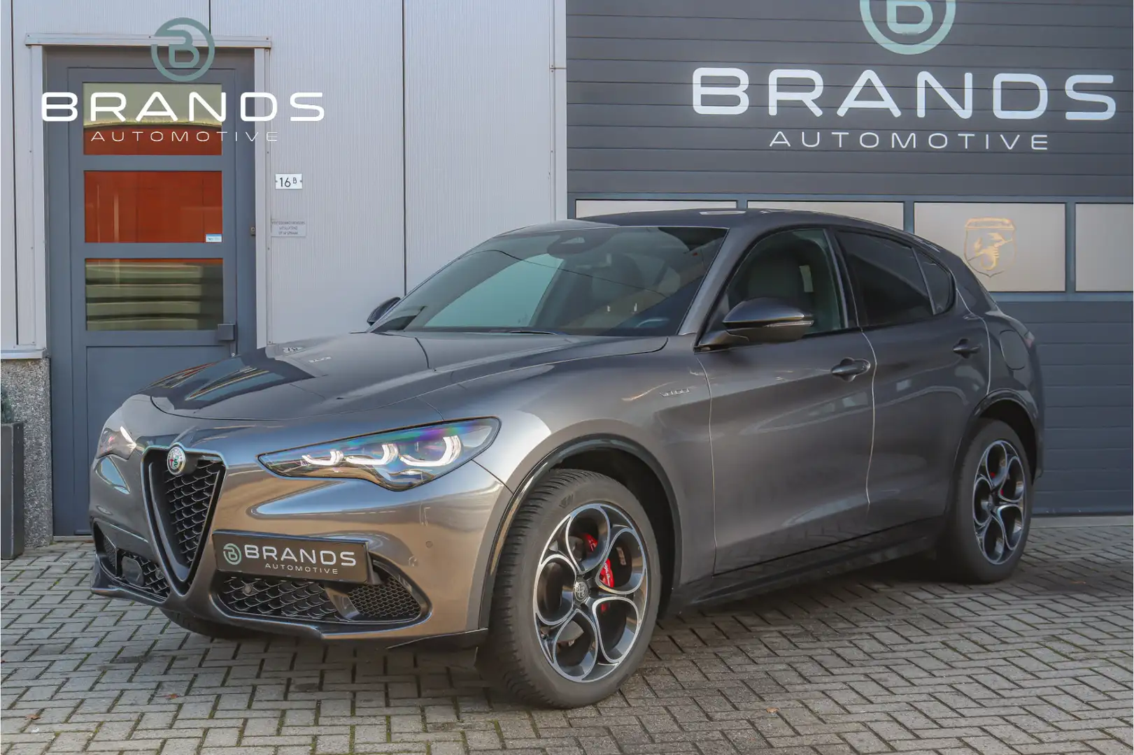 Alfa Romeo Stelvio 2.0 Veloce Q4 1e eig Vol opties 280PK Facelift Gar Grau - 1