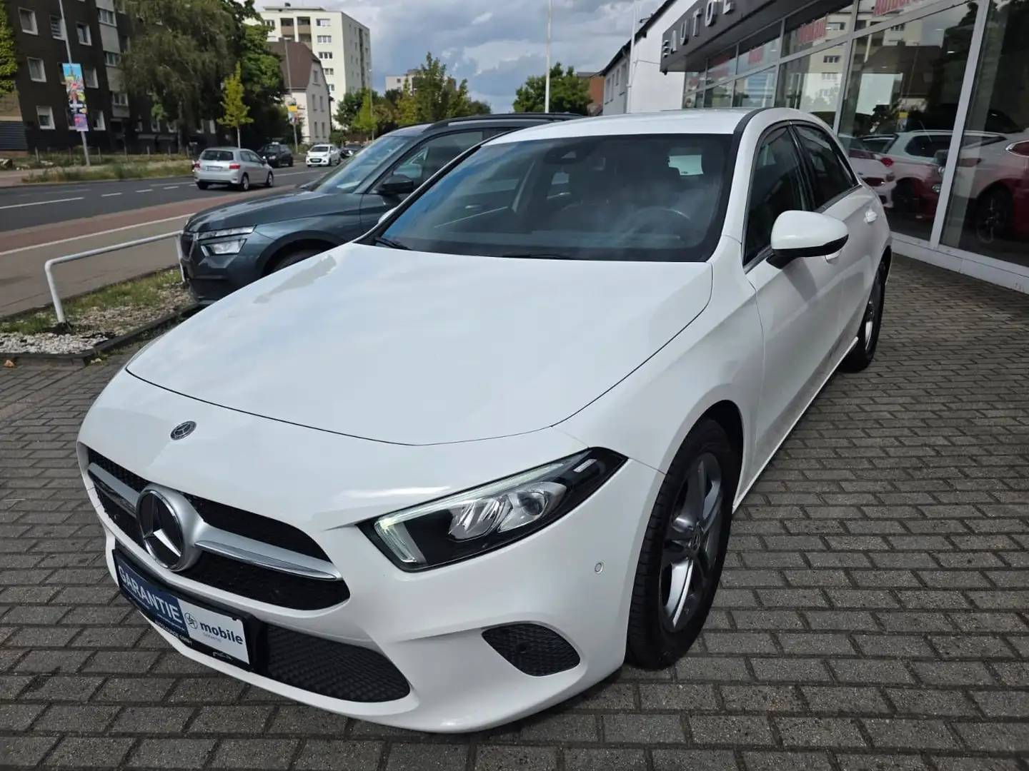 Mercedes-Benz A 180 *Navi*Keyless Go*Touchpad*LED Scheinwerfer* Wit - 2