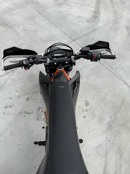 KTM 690 SMC R - foto 4