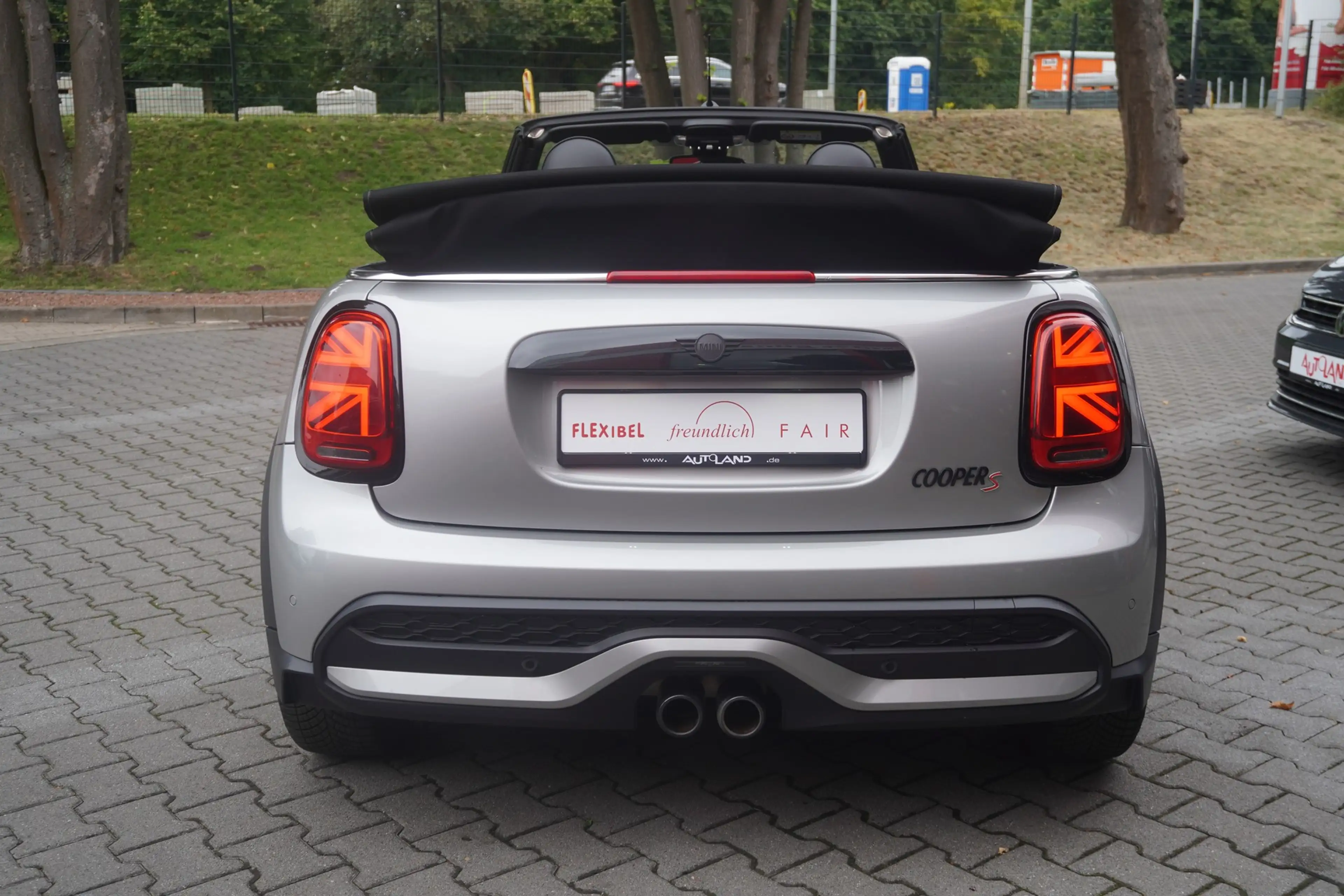 MINI Cooper S Cabrio Cabrio 2.0 Cooper S MINI Yours Trim — photo 13