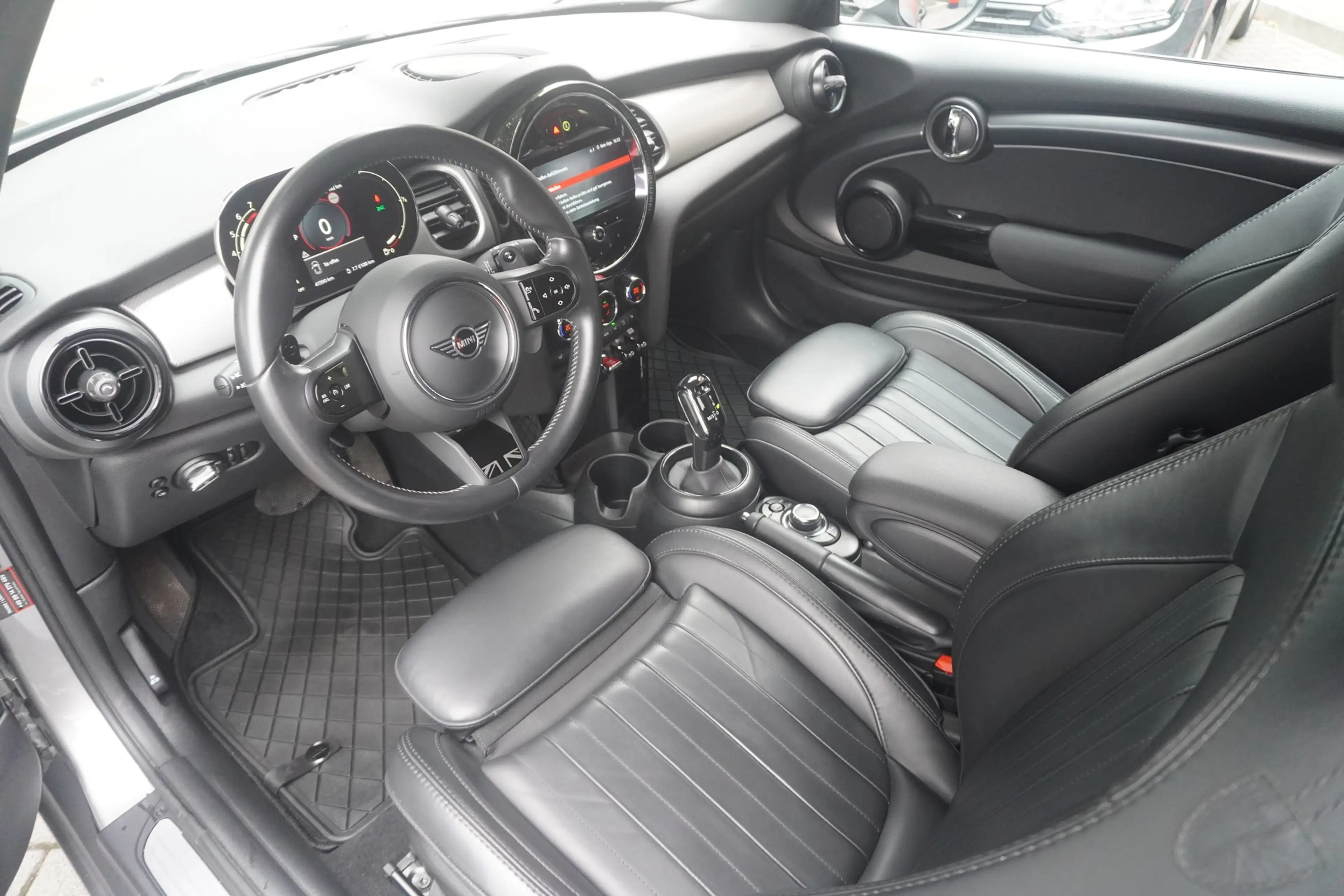 MINI Cooper S Cabrio Cabrio 2.0 Cooper S MINI Yours Trim — photo 15