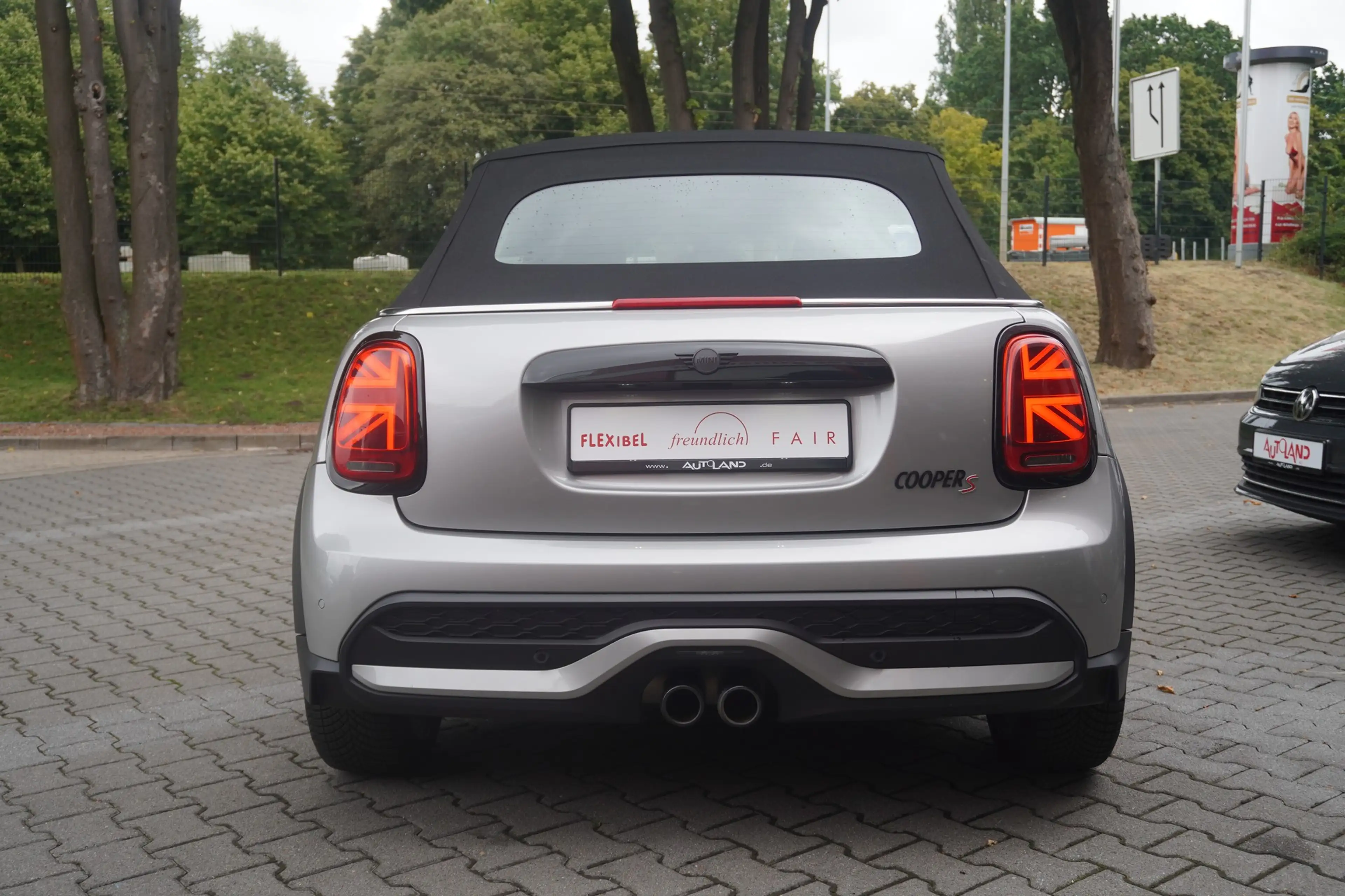 MINI Cooper S Cabrio Cabrio 2.0 Cooper S MINI Yours Trim — photo 7