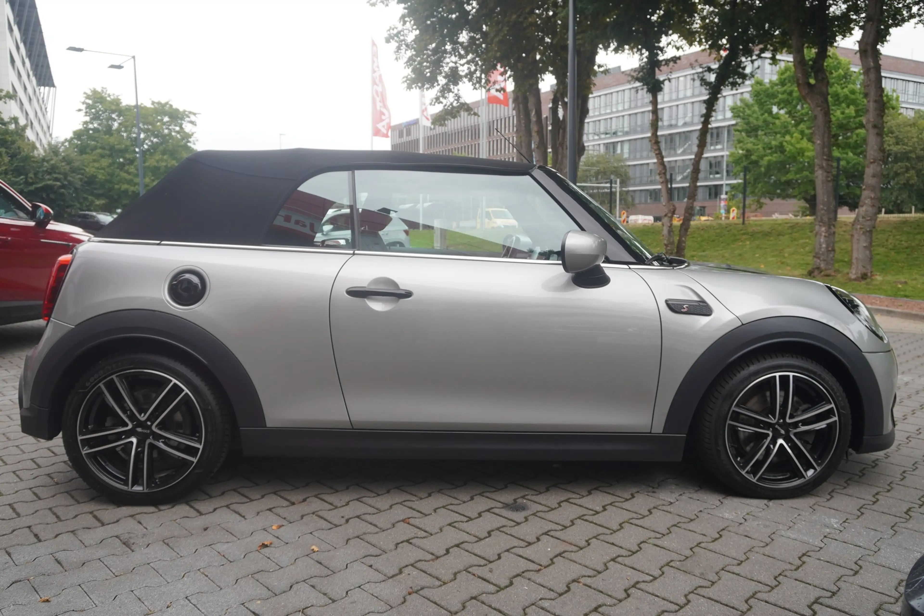 MINI Cooper S Cabrio Cabrio 2.0 Cooper S MINI Yours Trim — photo 5