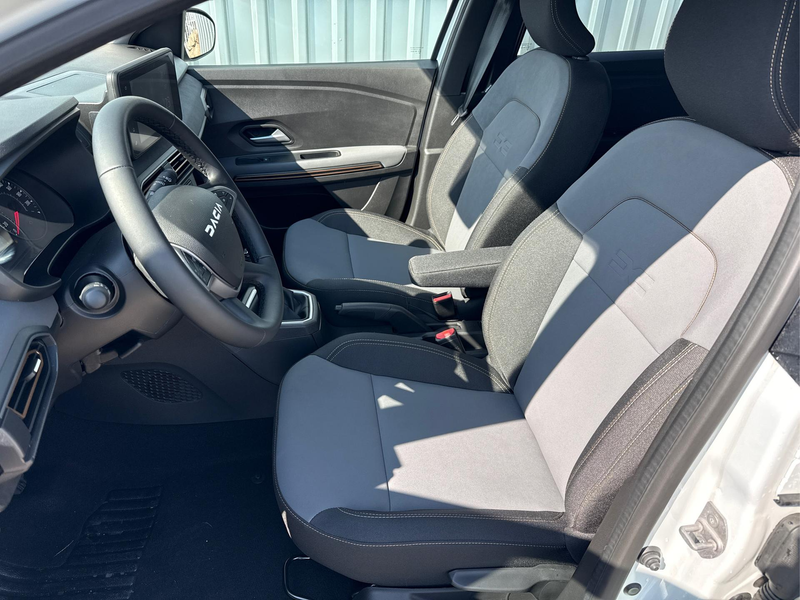 Dacia Jogger Extreme 1.0 TCe 110 7-Sitzer-AHK-Kamera-LED-App... — photo 8