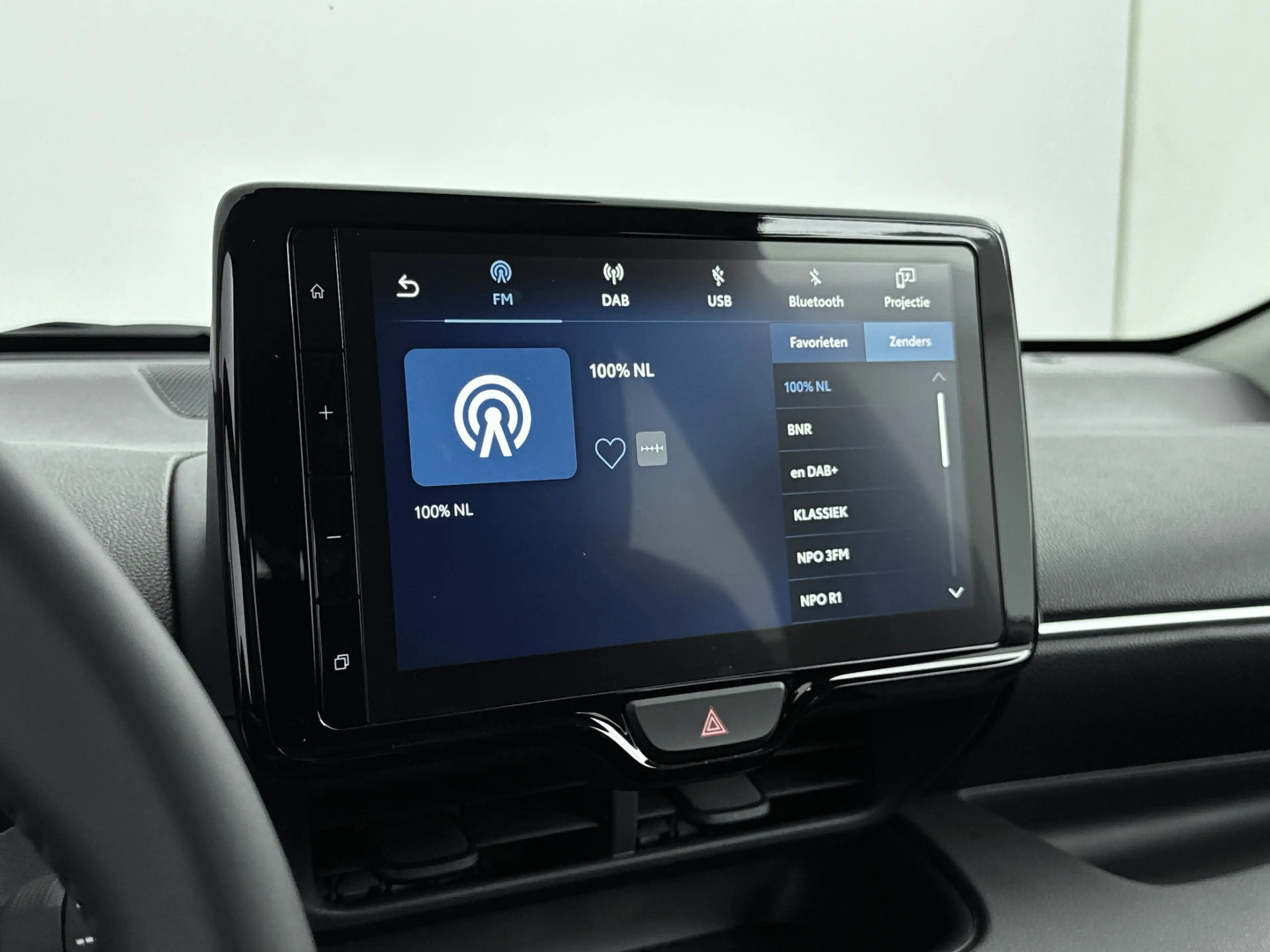 Toyota Yaris 1.5 Hybrid 115 Active — photo 8