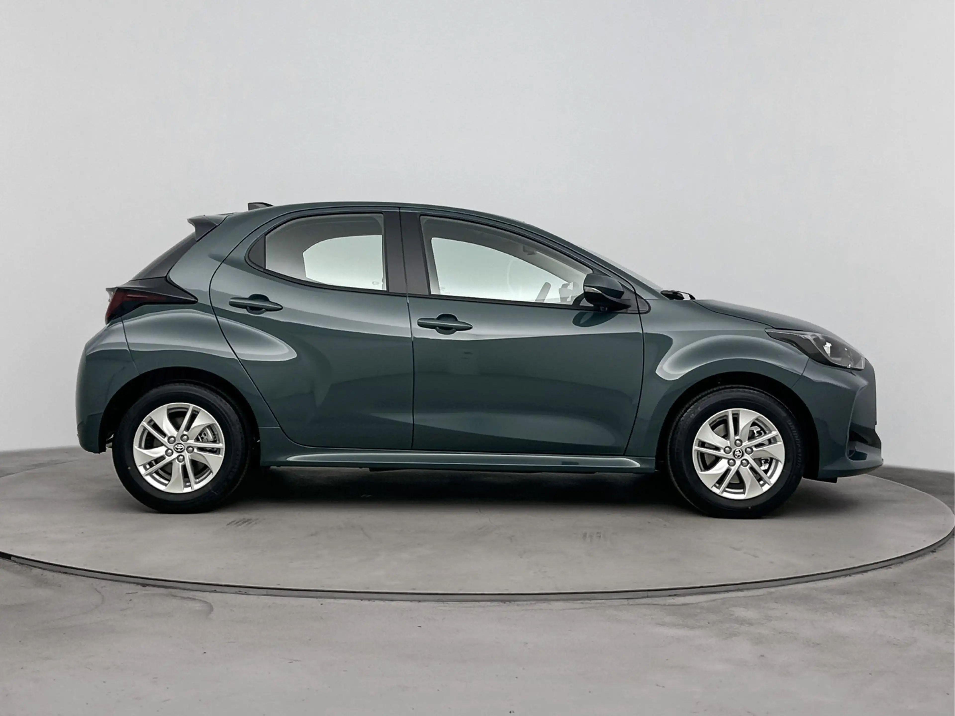 Toyota Yaris 1.5 Hybrid 115 Active — photo 12