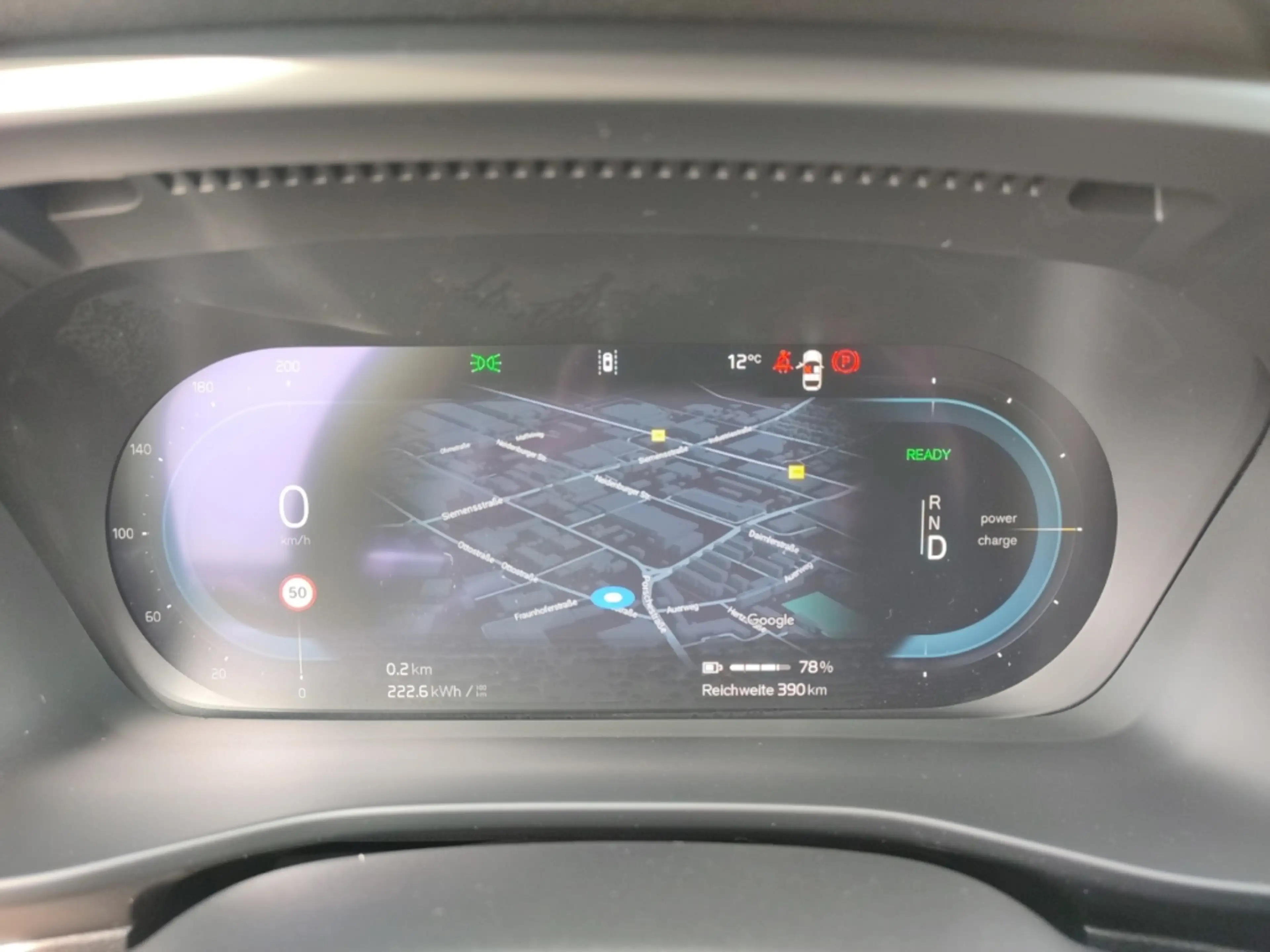 Volvo C40 Plus NAVI AHK PANO ACC RFK Klimaaut SHZ LRH LED TE — photo 9