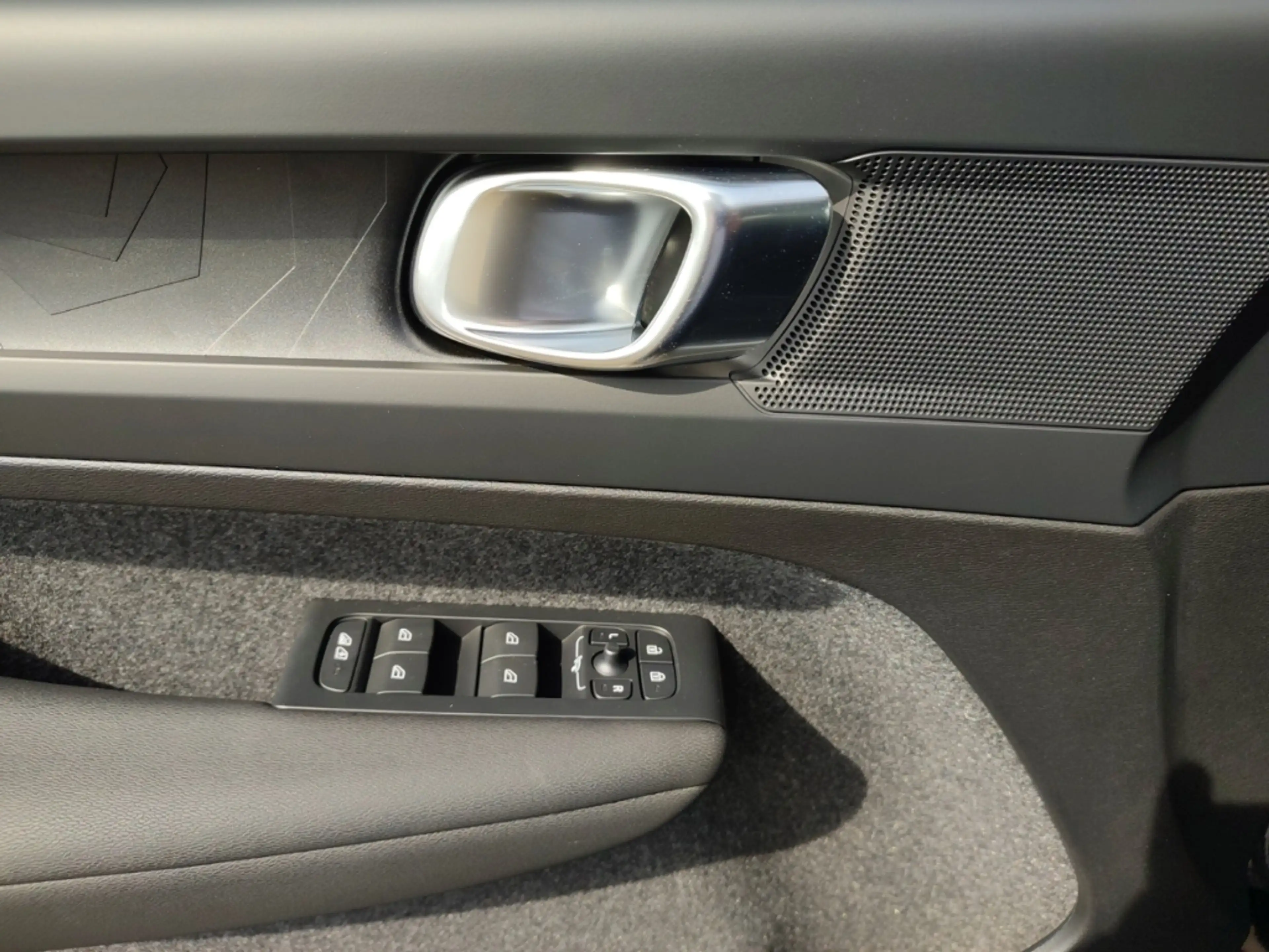 Volvo C40 Plus NAVI AHK PANO ACC RFK Klimaaut SHZ LRH LED TE — photo 7