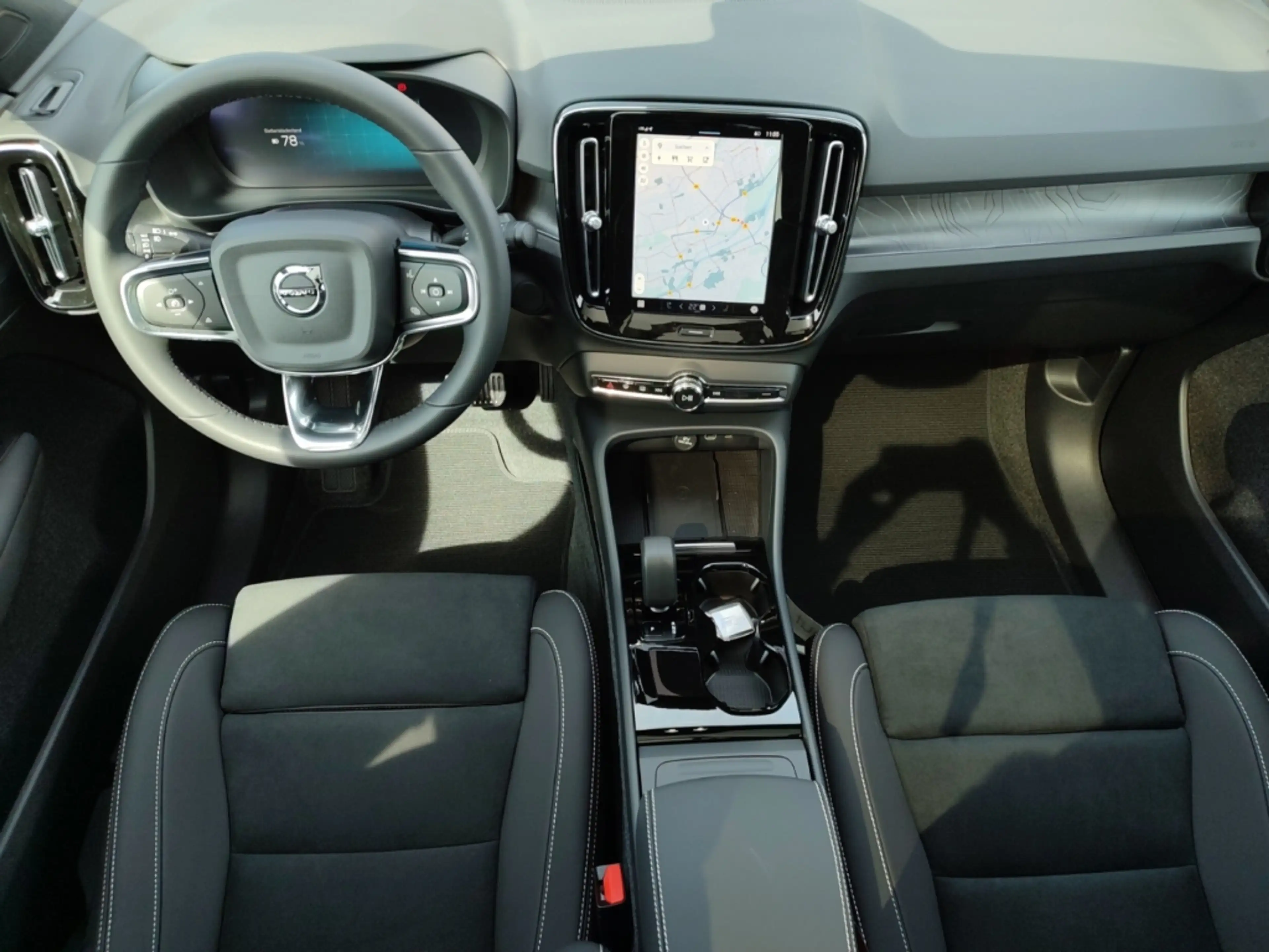 Volvo C40 Plus NAVI AHK PANO ACC RFK Klimaaut SHZ LRH LED TE — photo 12