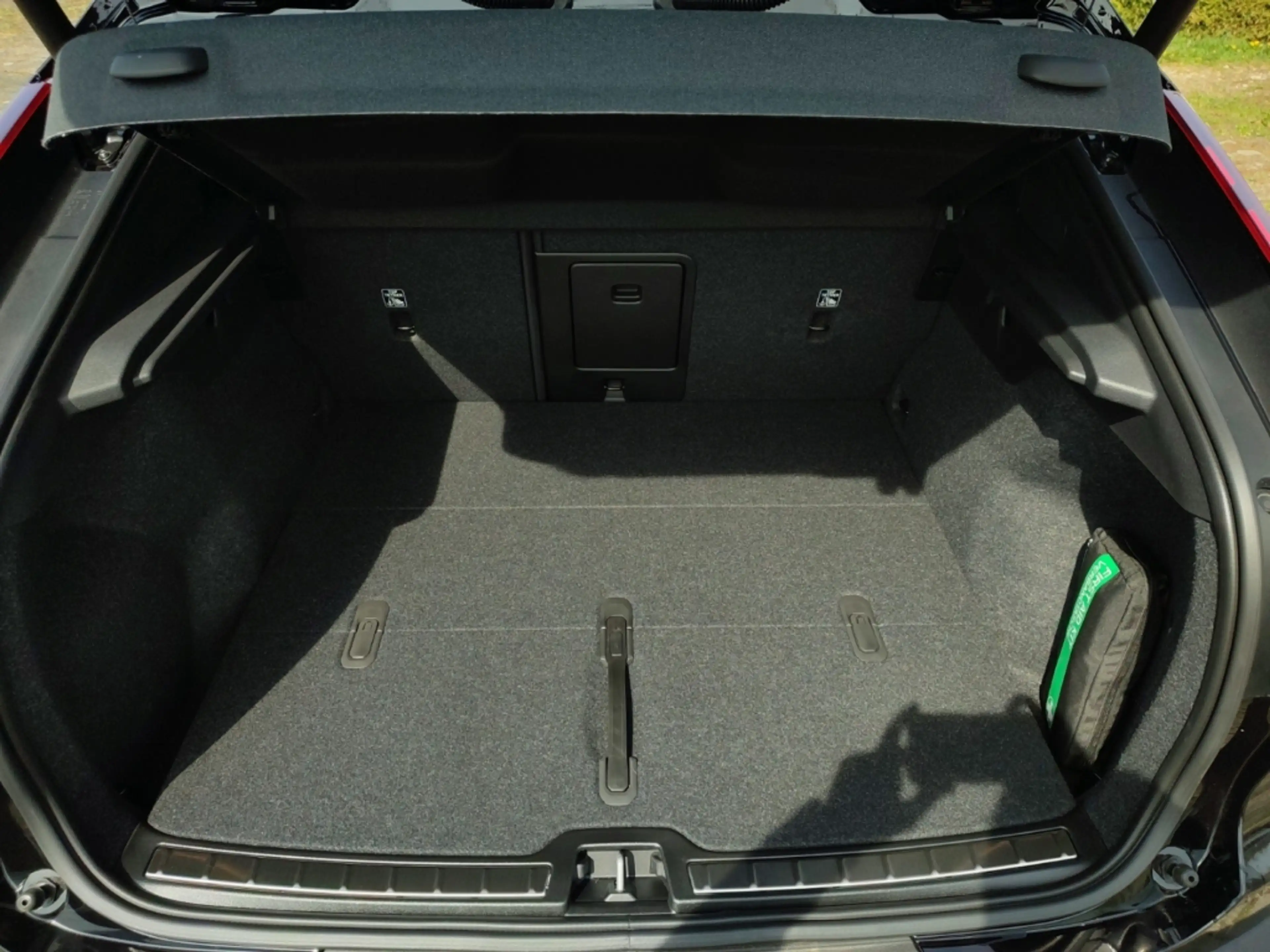 Volvo C40 Plus NAVI AHK PANO ACC RFK Klimaaut SHZ LRH LED TE — photo 14