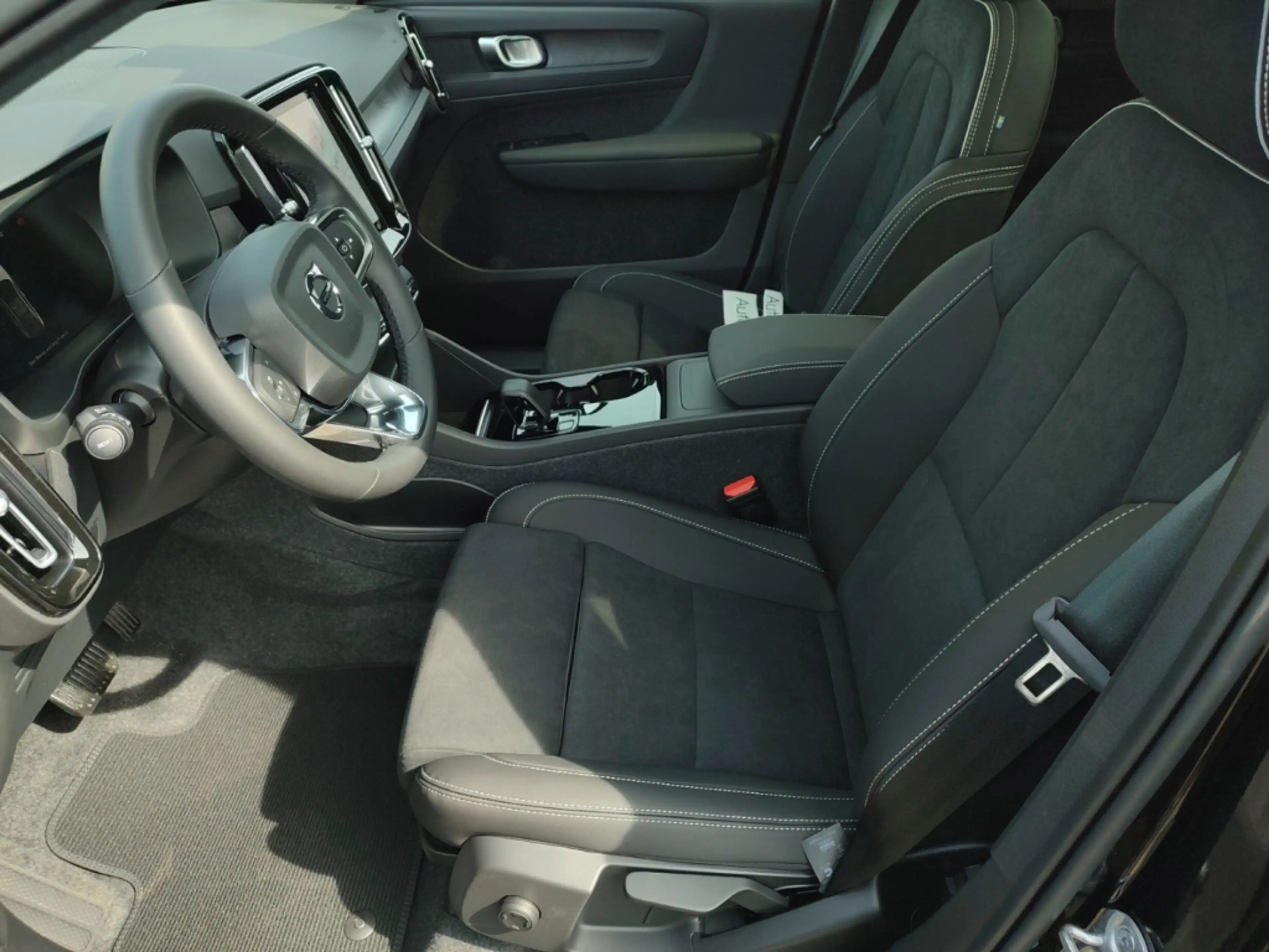 Volvo C40 Plus NAVI AHK PANO ACC RFK Klimaaut SHZ LRH LED TE — photo 8