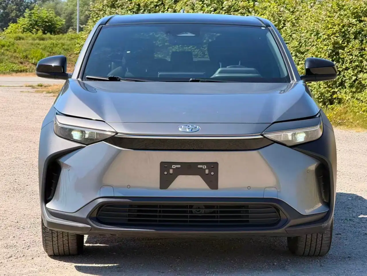 Toyota bZ4X снимка Toyota bZ4X
