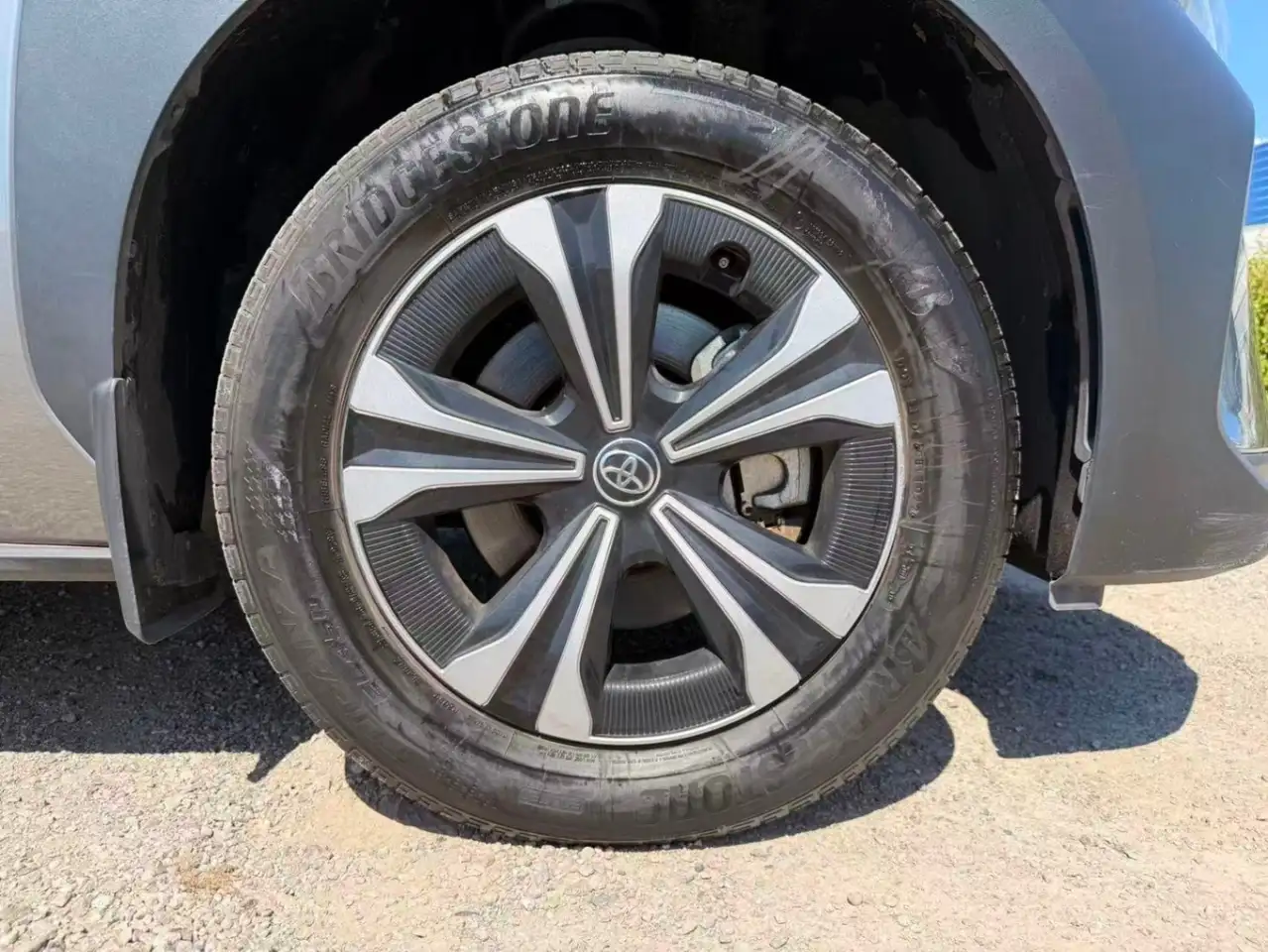 Toyota bZ4X снимка Toyota bZ4X