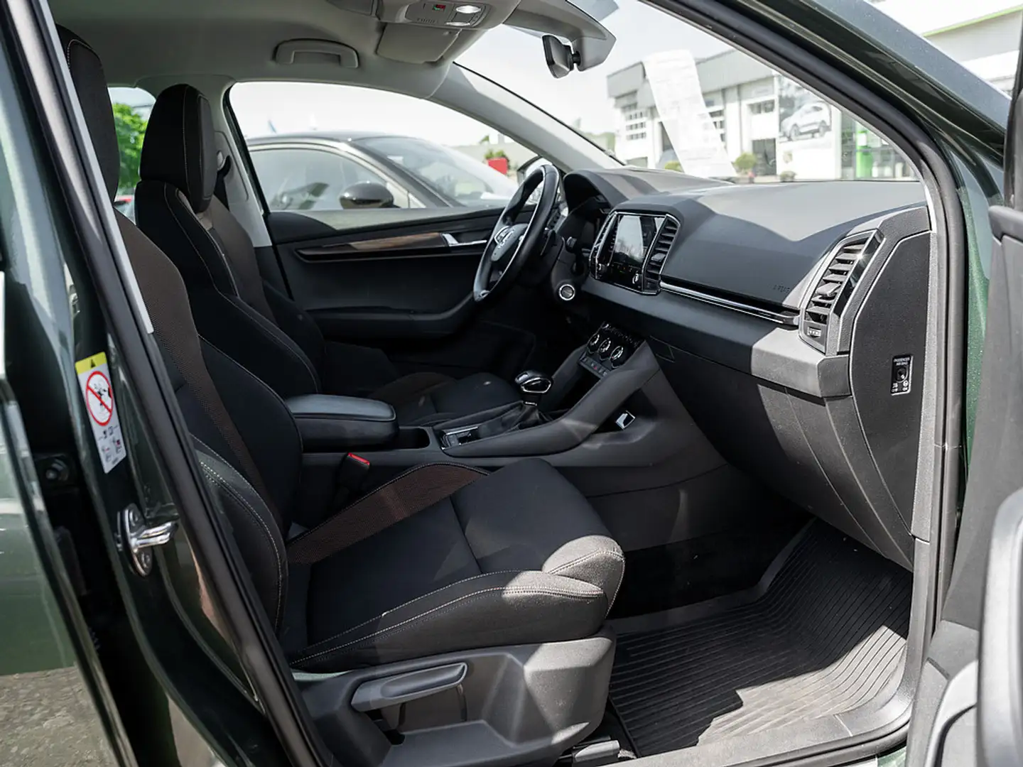 Skoda Karoq 2.0 TDI DSG 4x4 Scout AHK Navi ACC LED Grün - 2