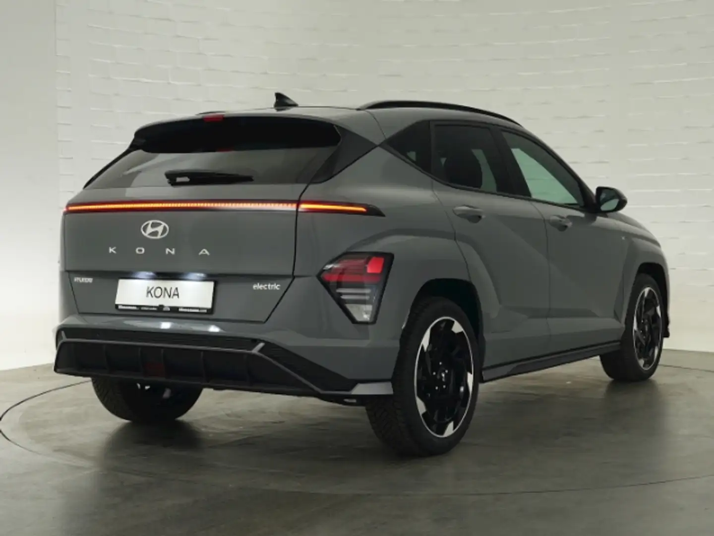 Hyundai KONA N-LINE 65,4kWh AT+VOLL LED+NAVI+RÜCKFAHRKAMERA+SIT Grijs - 2