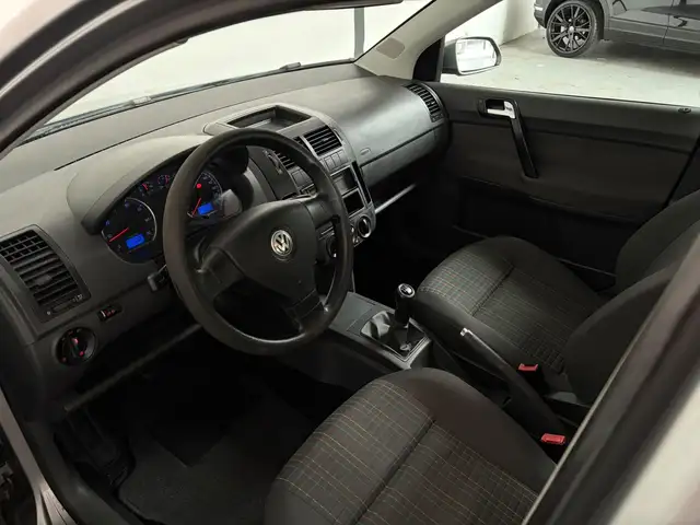 Volkswagen Polo view 4