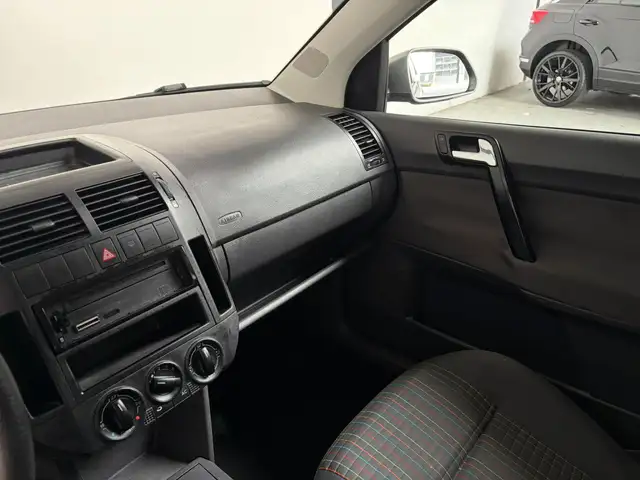 Volkswagen Polo view 5