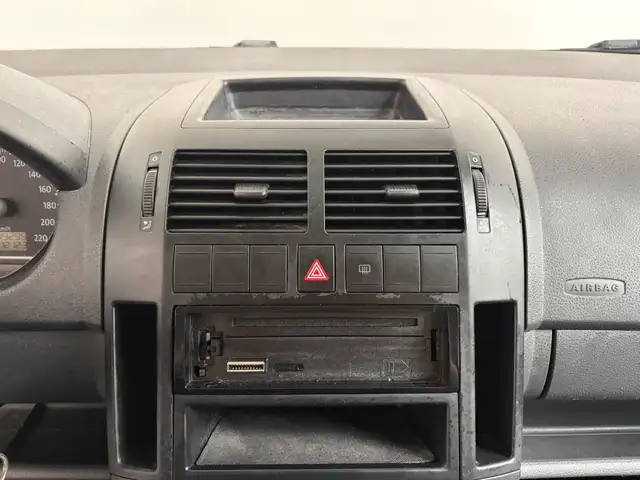 Volkswagen Polo view 12
