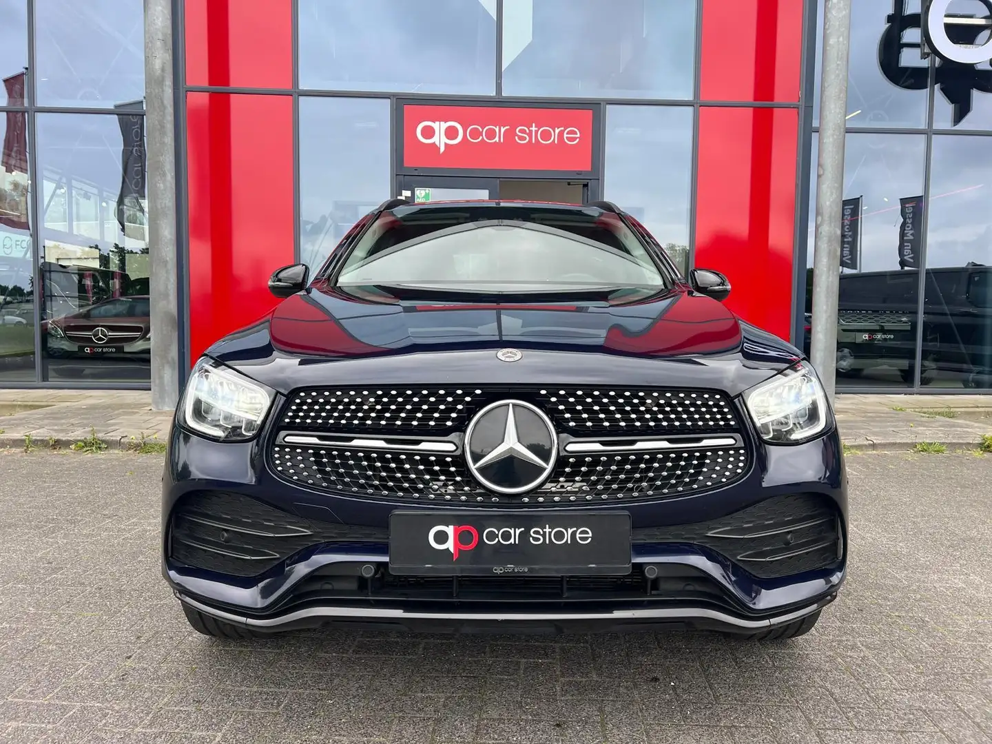 Mercedes-Benz GLC 300 300e 4MATIC Business Solution AMG Blauw - 2