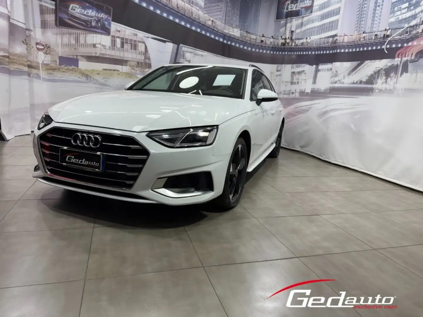 Audi A4 Avant 30 TDI/136 CV S tronic Advanced FULL-LED NAV Blanc - 2