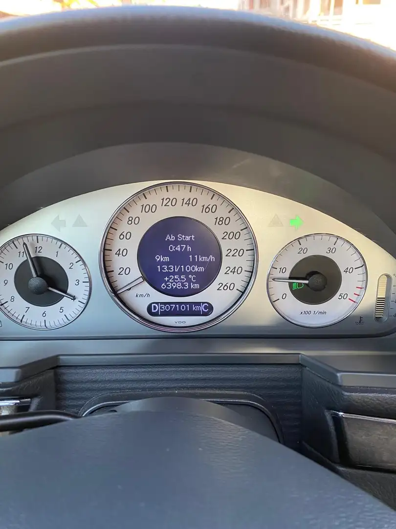 Mercedes-Benz E 320 E-Klasse+Diesel+CDI+7G-TRONIC+Avantgarde Srebrny - 2